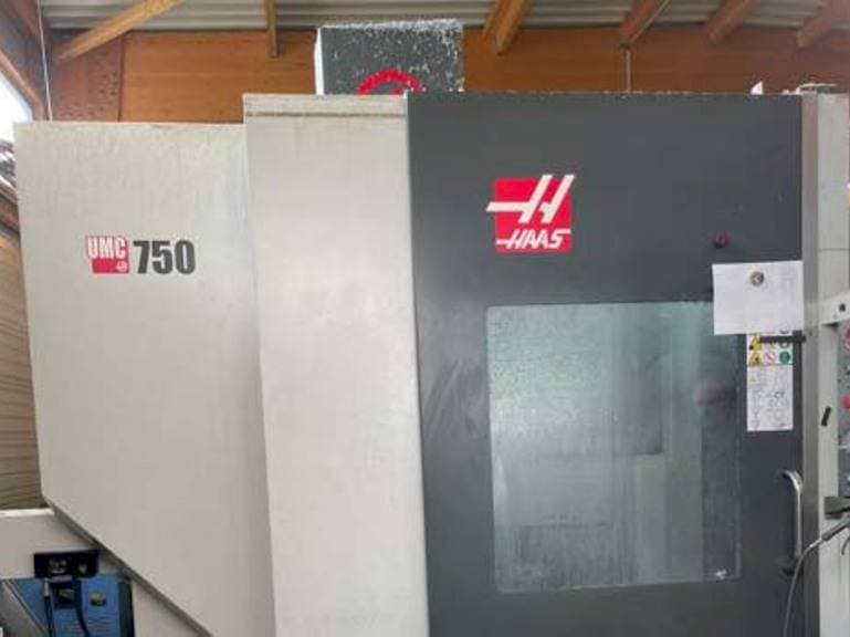 Frontansicht der HAAS UMC 750 S  Maschine