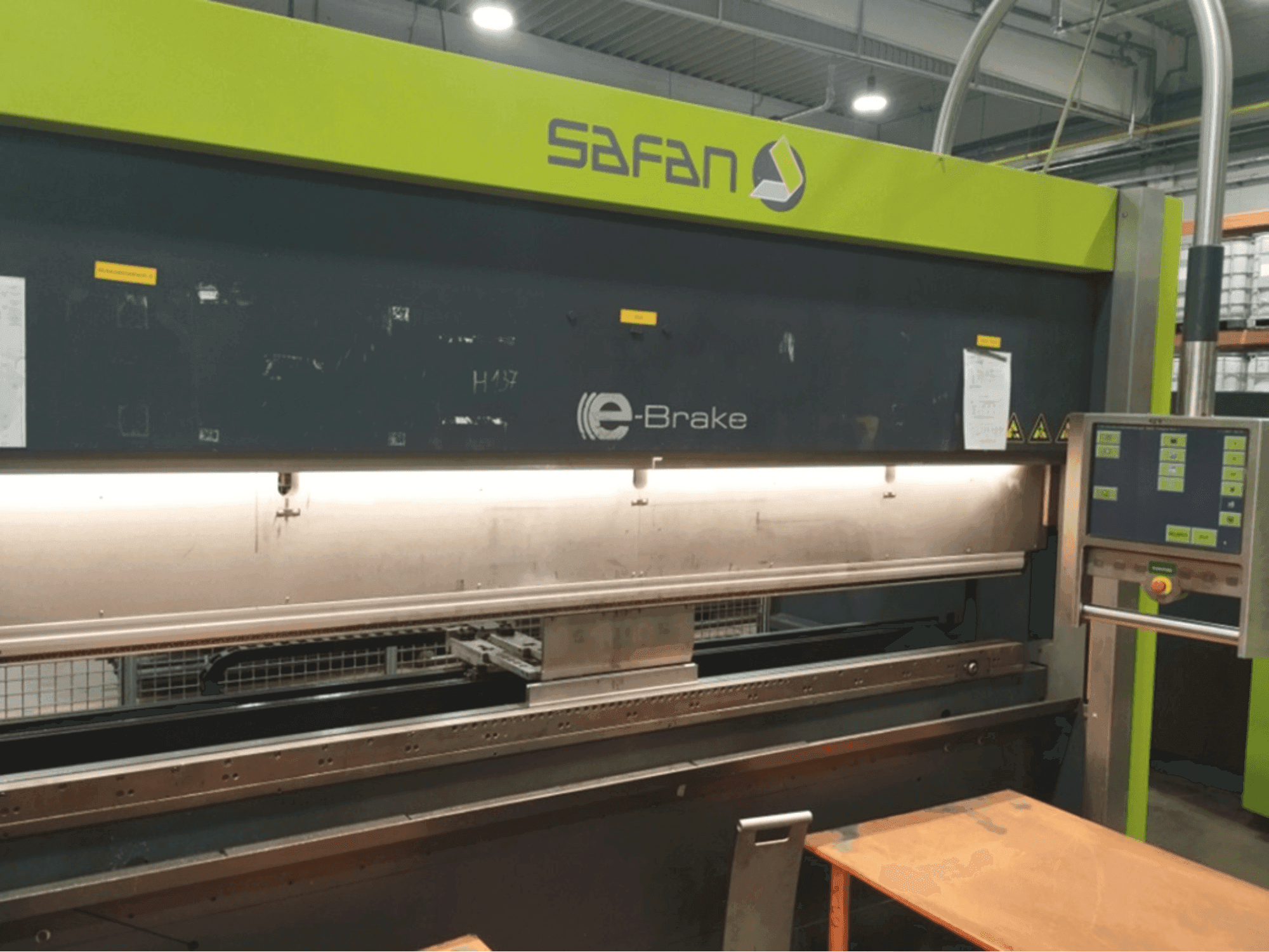 Frontansicht der Safan SAFAN E-BRAKE 100-3100  Maschine