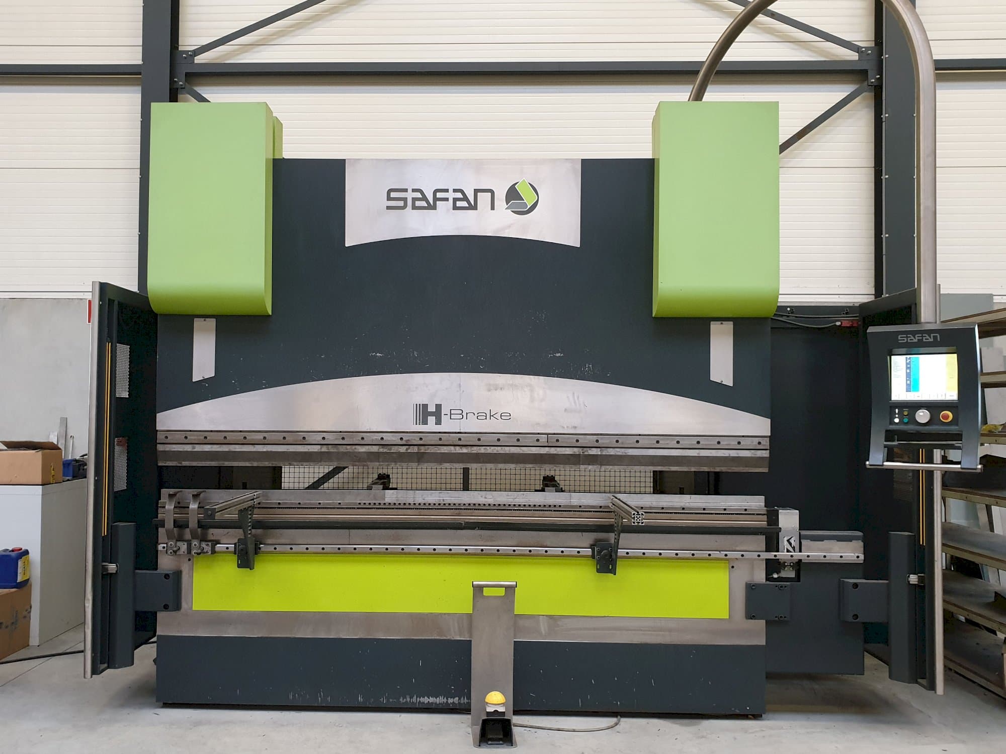 Frontansicht der Safan H-Brake 170-3100 Maschine