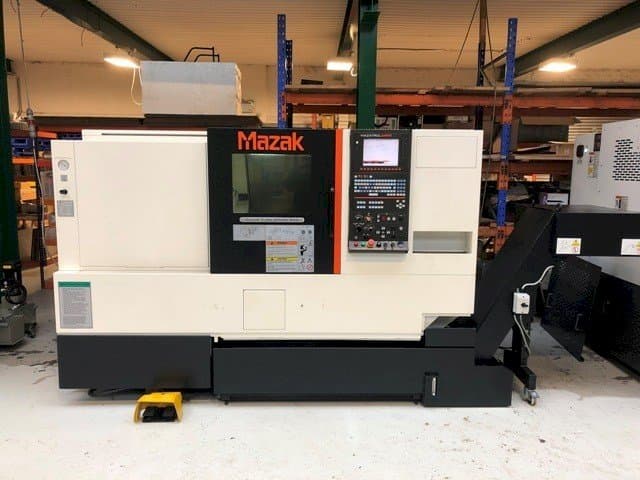 Frontansicht der Mazak Quick Turn Smart 200  Maschine