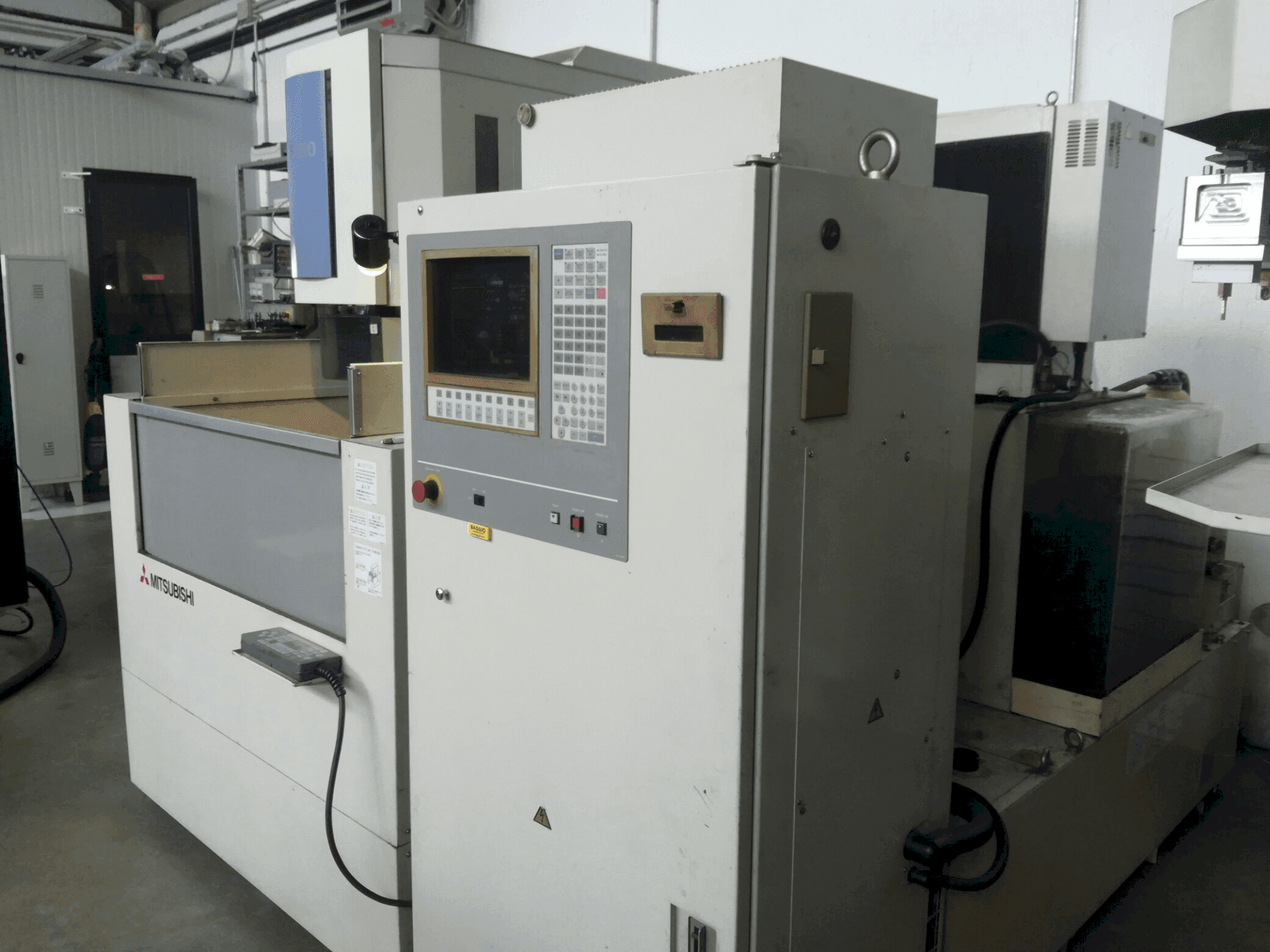 Frontansicht der Mitsubishi FX 20  Maschine