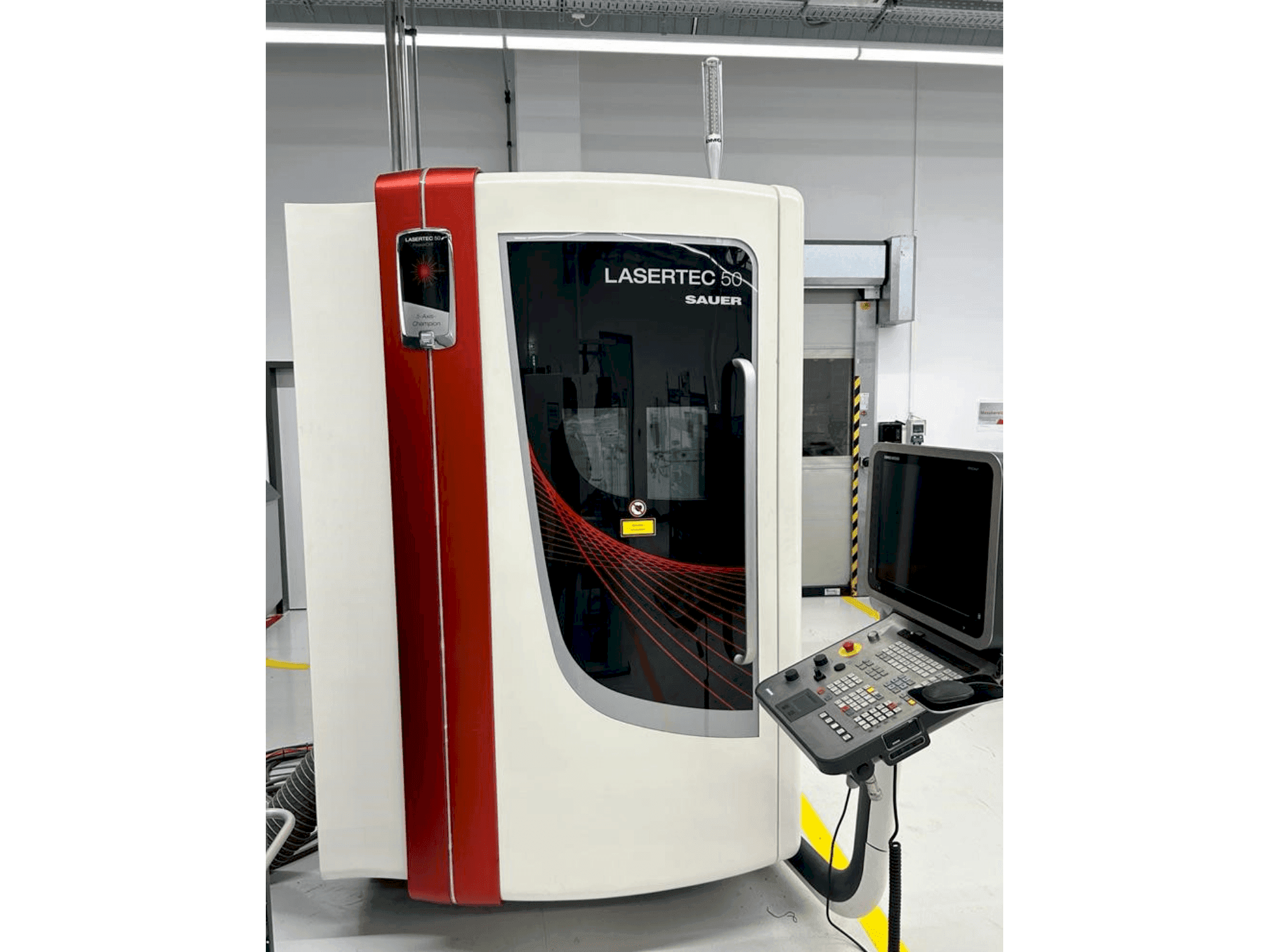 Frontansicht der DMG SAUER  LASERTEC 50  Maschine