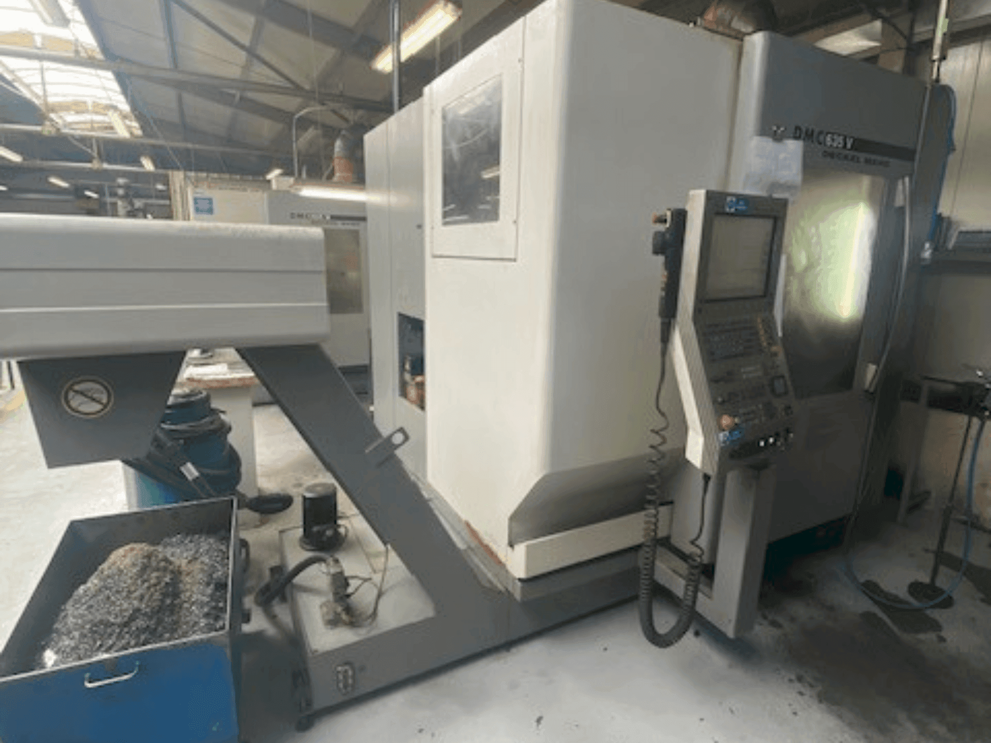 Frontansicht der DMG DECKEL MAHO DMC 635V  Maschine