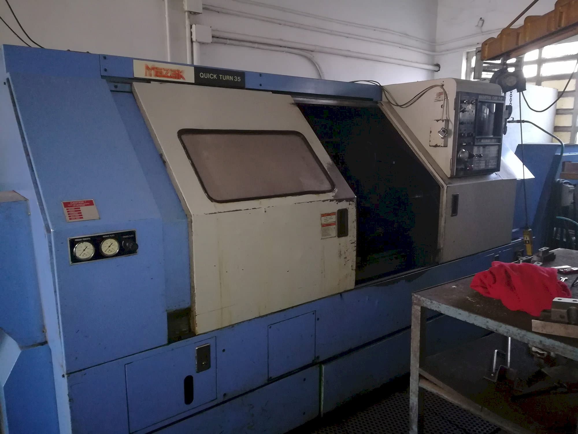 Frontansicht der Mazak Quick Turn 35  Maschine