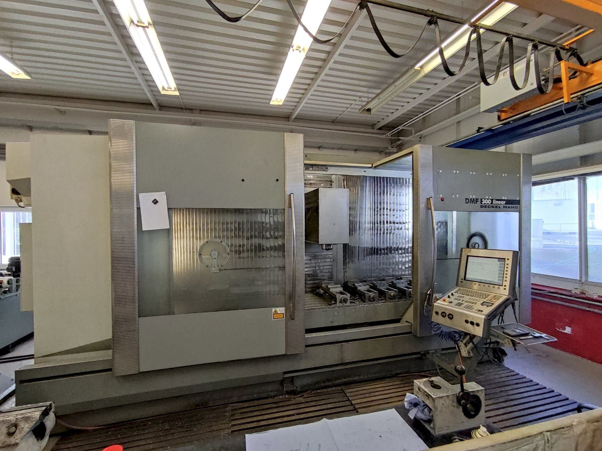 Frontansicht der DECKEL MAHO DMF 300 linear  Maschine