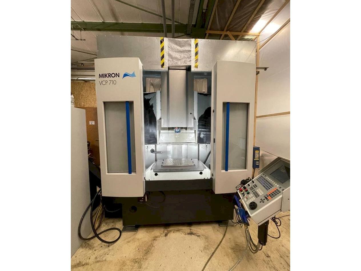 Frontansicht der MIKRON VCP 710  Maschine