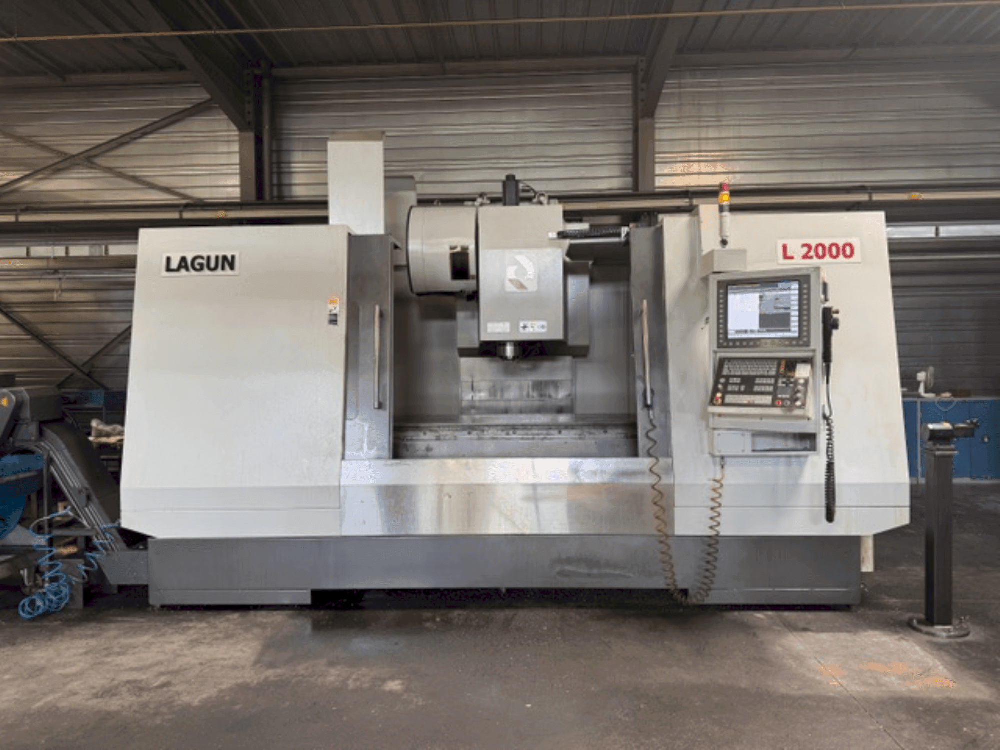 Frontansicht der LAGUN L2000  Maschine