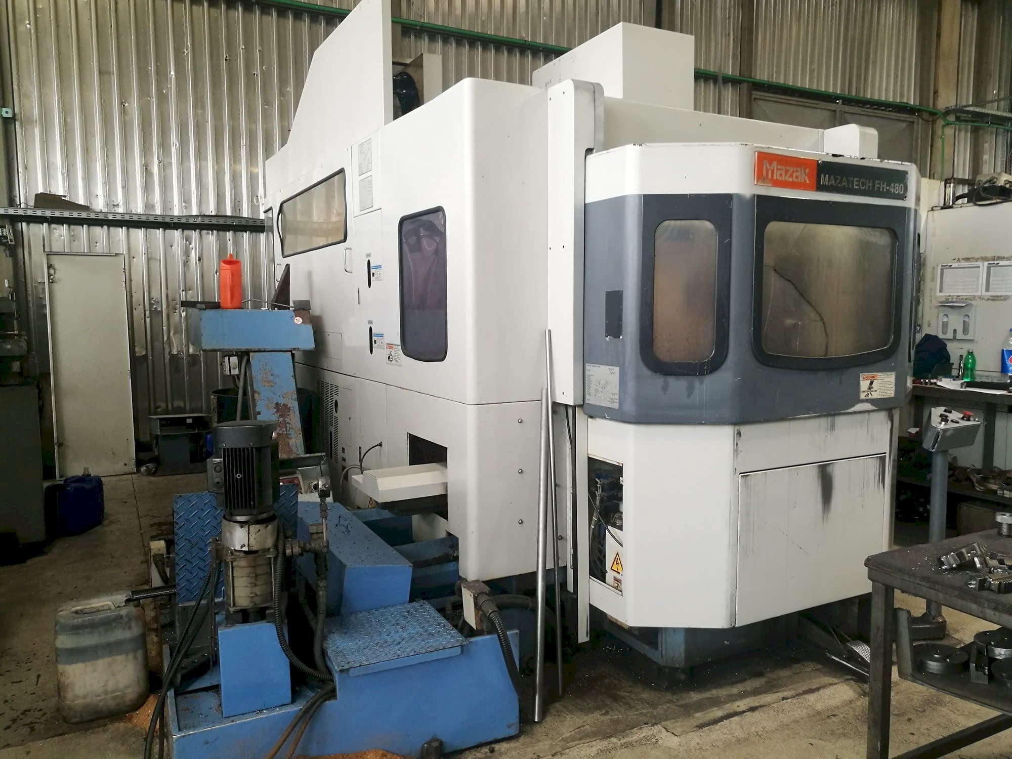 Linke Seitenansicht der Mazak FH-480  Maschine