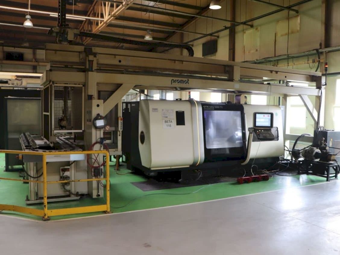 Frontansicht der DMG CTX Beta 1250 TC  Maschine