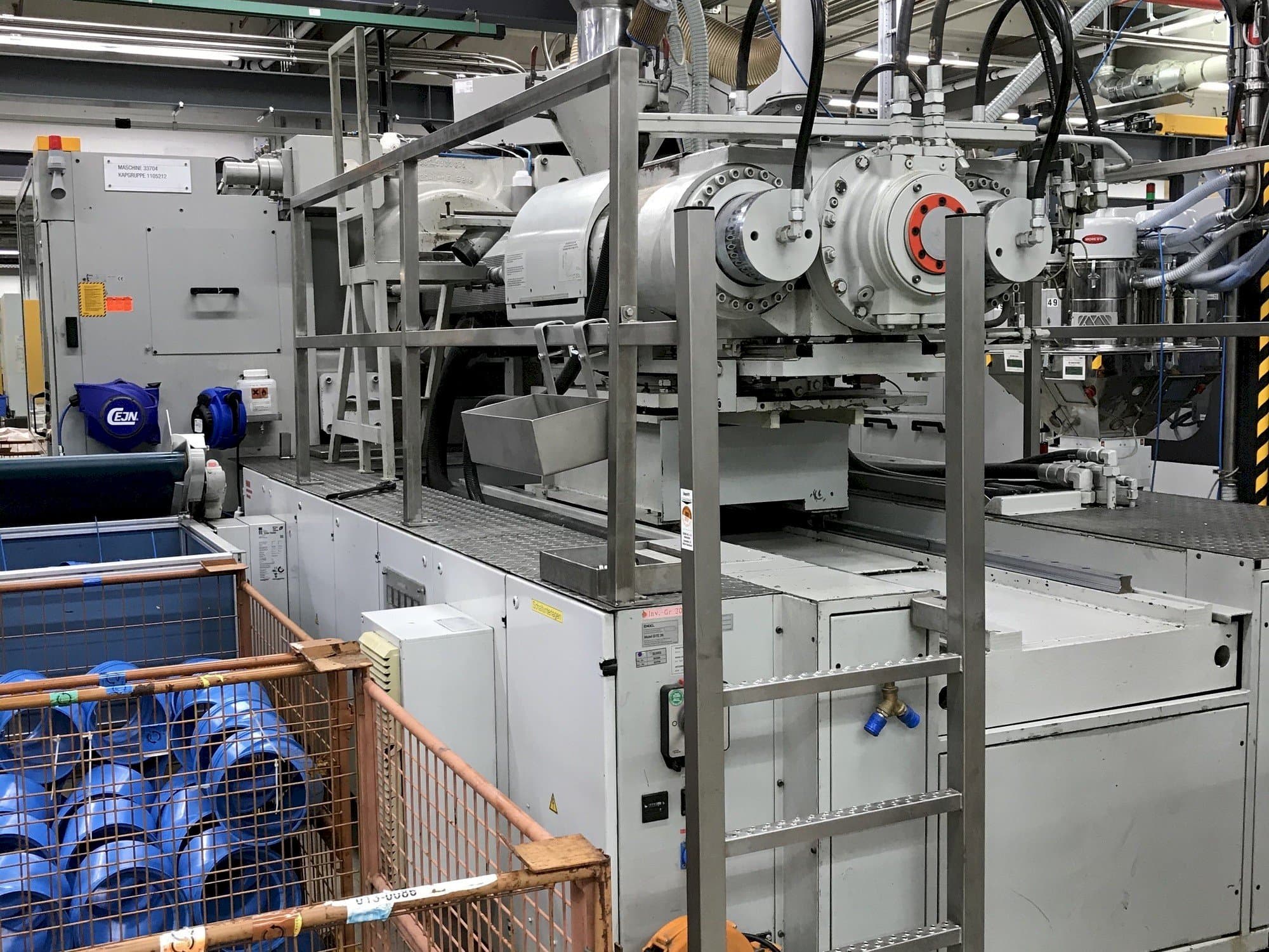 Frontansicht der ENGEL ES 3550/550 EC 100 Maschine