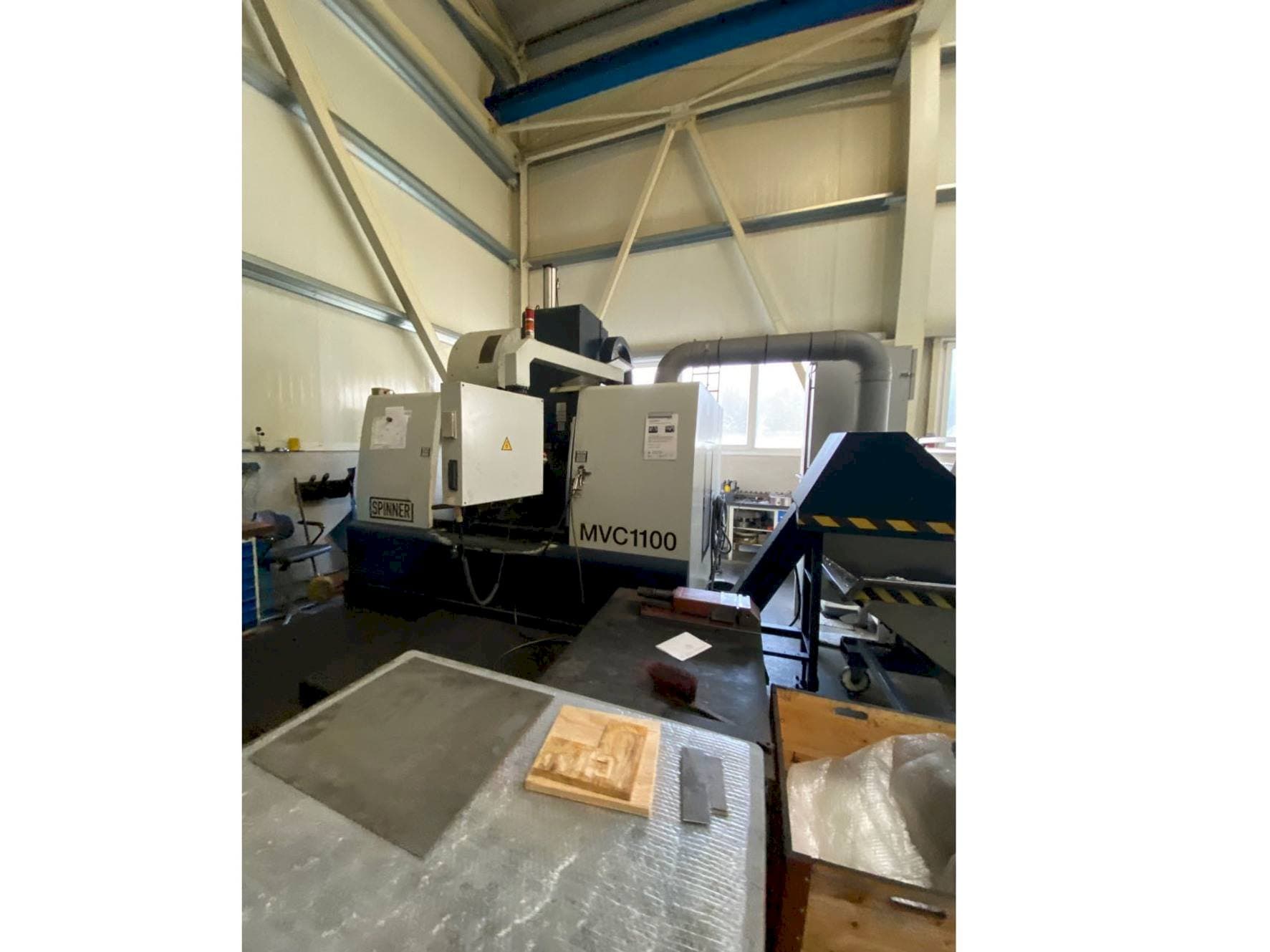 Frontansicht der SPINNER MVC 1100 B  Maschine