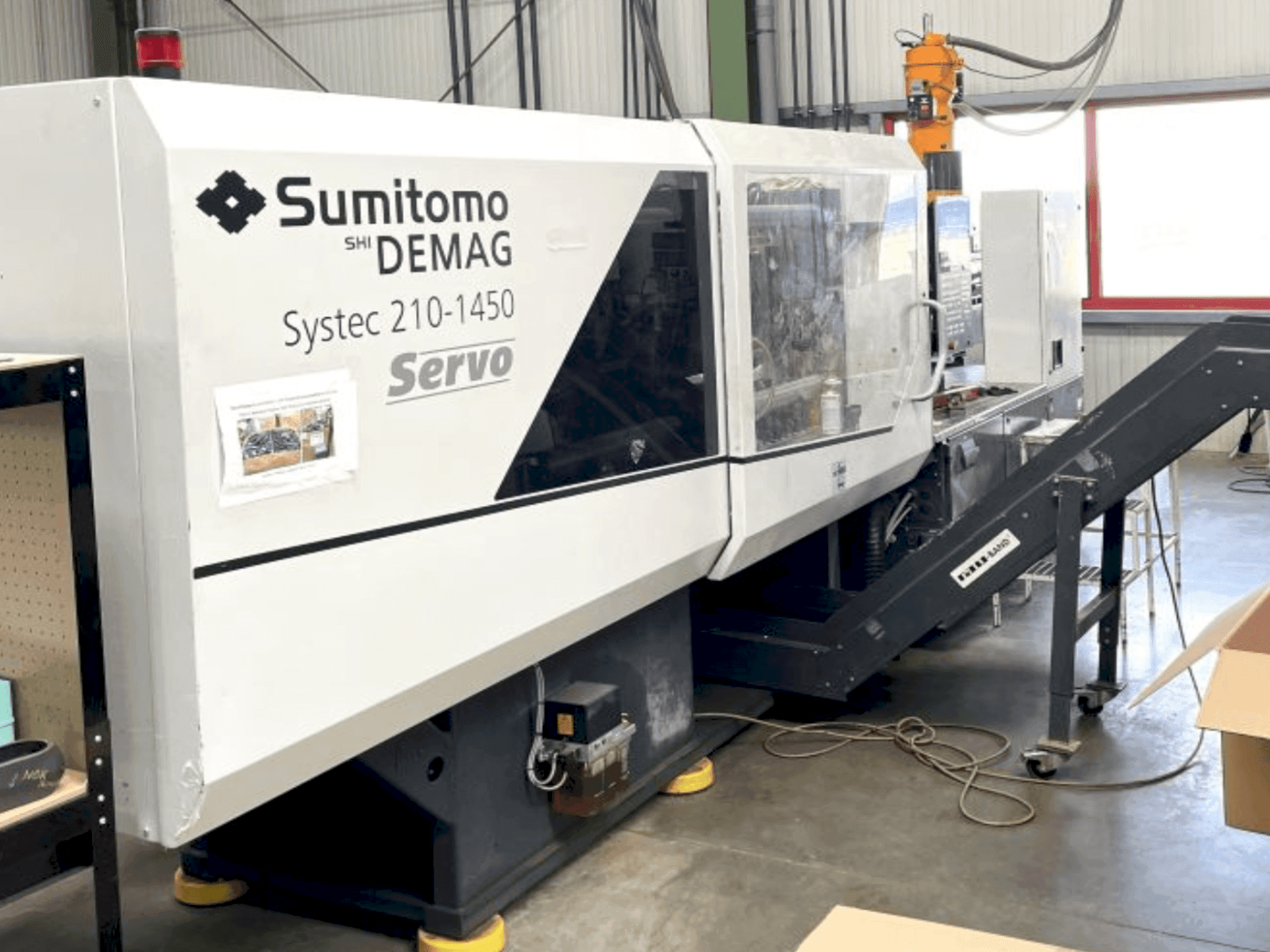 Frontansicht der DEMAG System 210-1450  Maschine