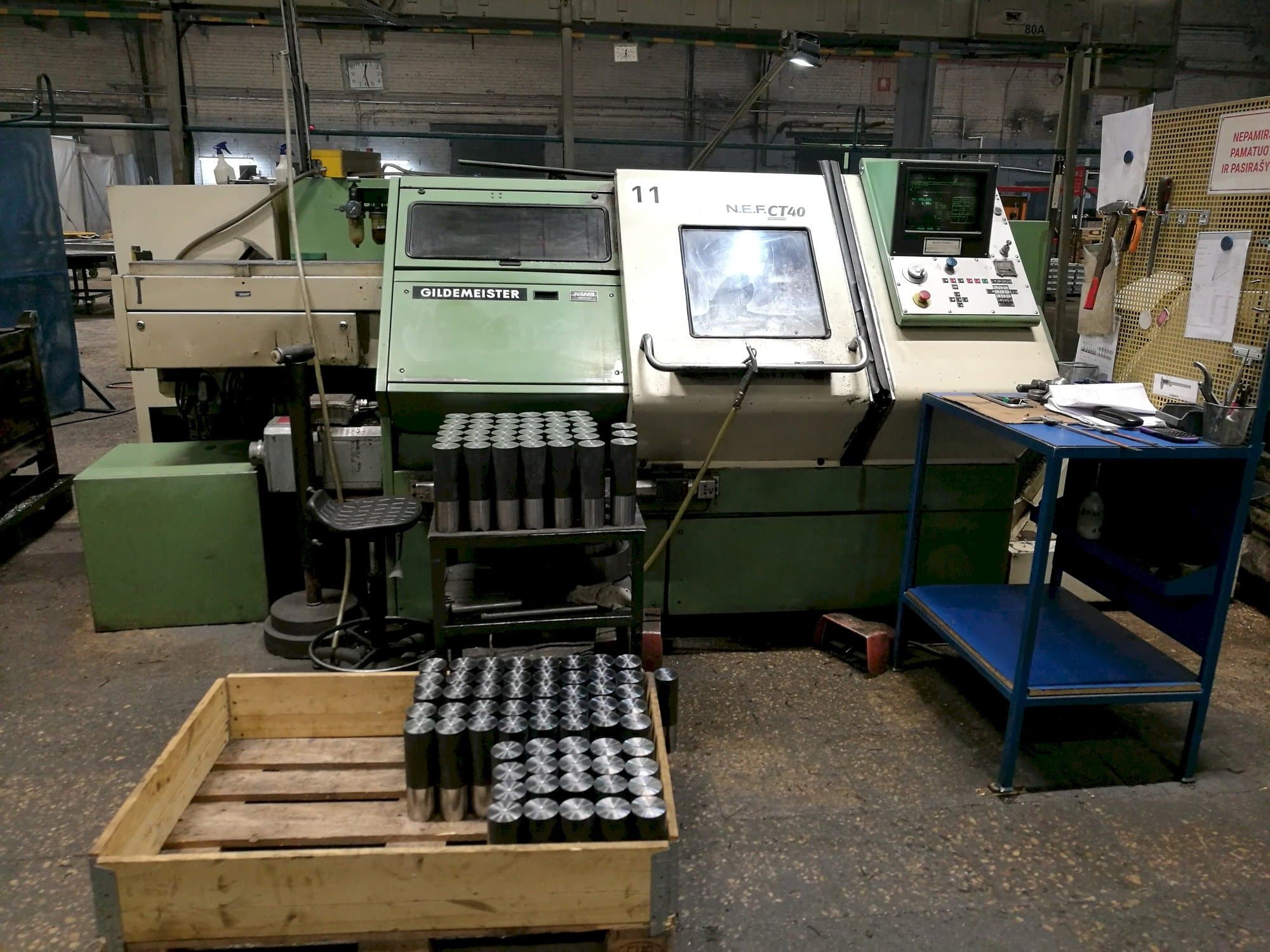 Frontansicht der Gildemeister NEF CT 40 Maschine