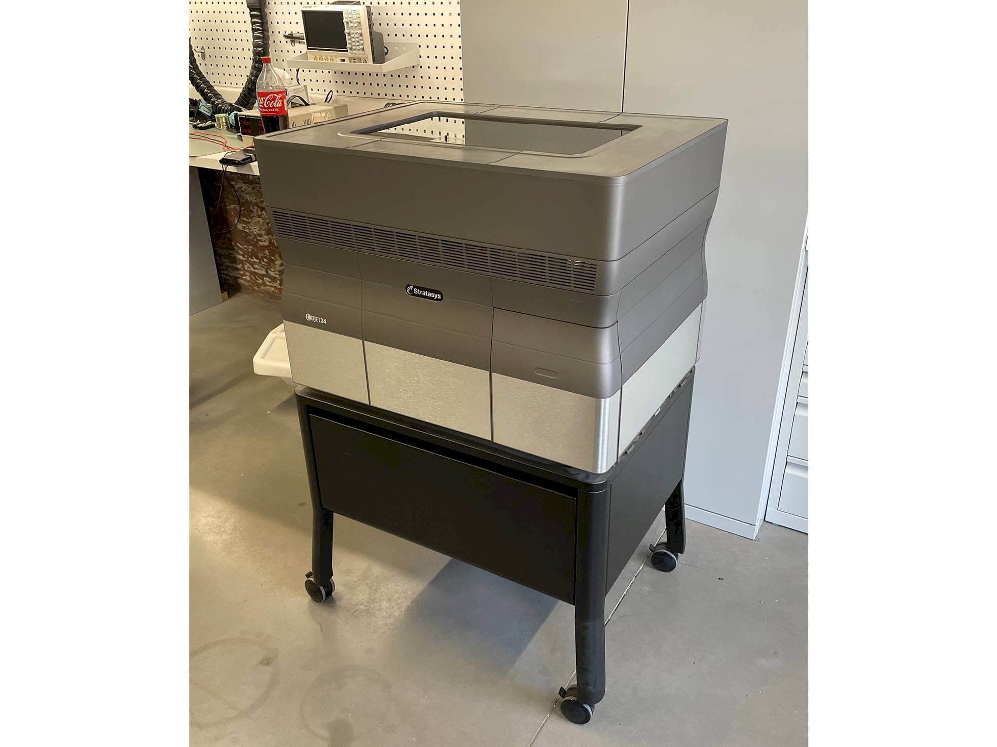 Frontansicht der Stratasys Objet24  Maschine