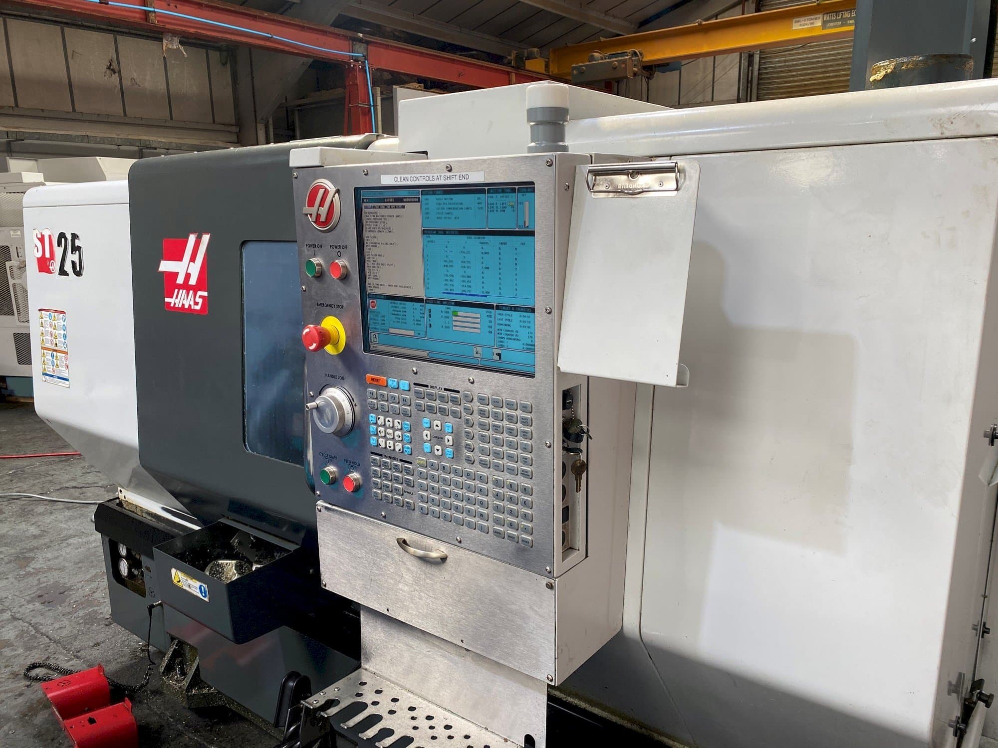 Frontansicht der HAAS ST-25 Maschine