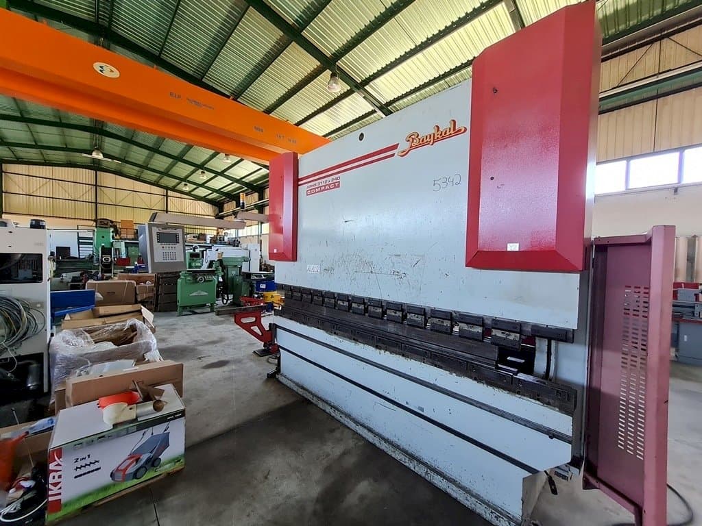 Frontansicht der Baykal APHS 3112 x 240  Maschine