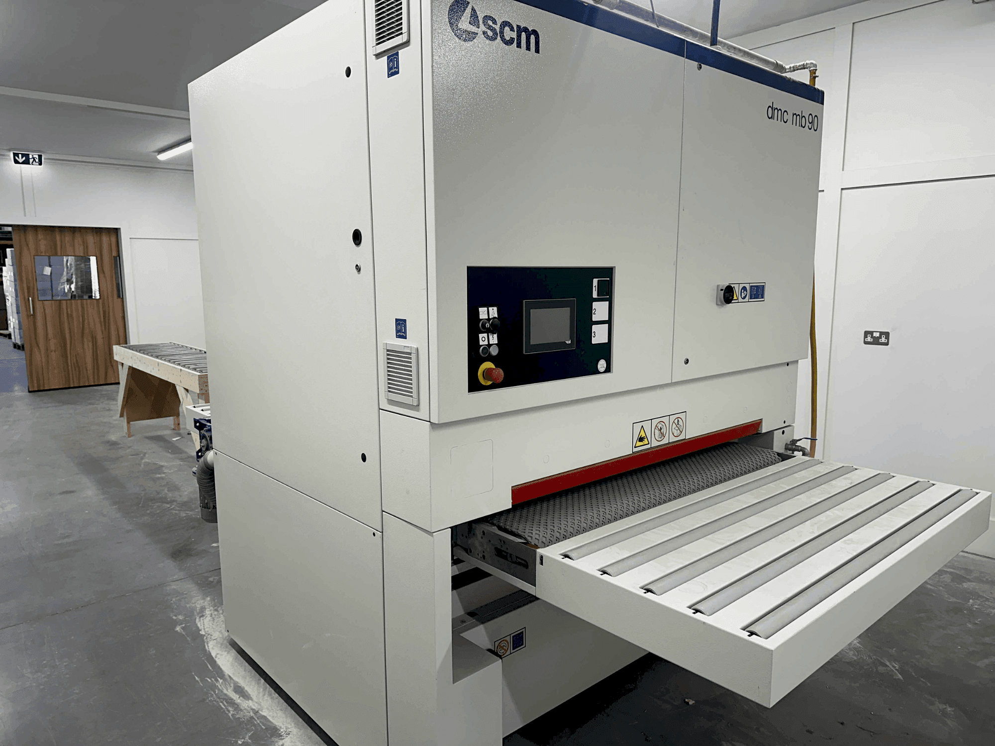 Frontansicht der SCM DMC MB90 DBB135  Maschine