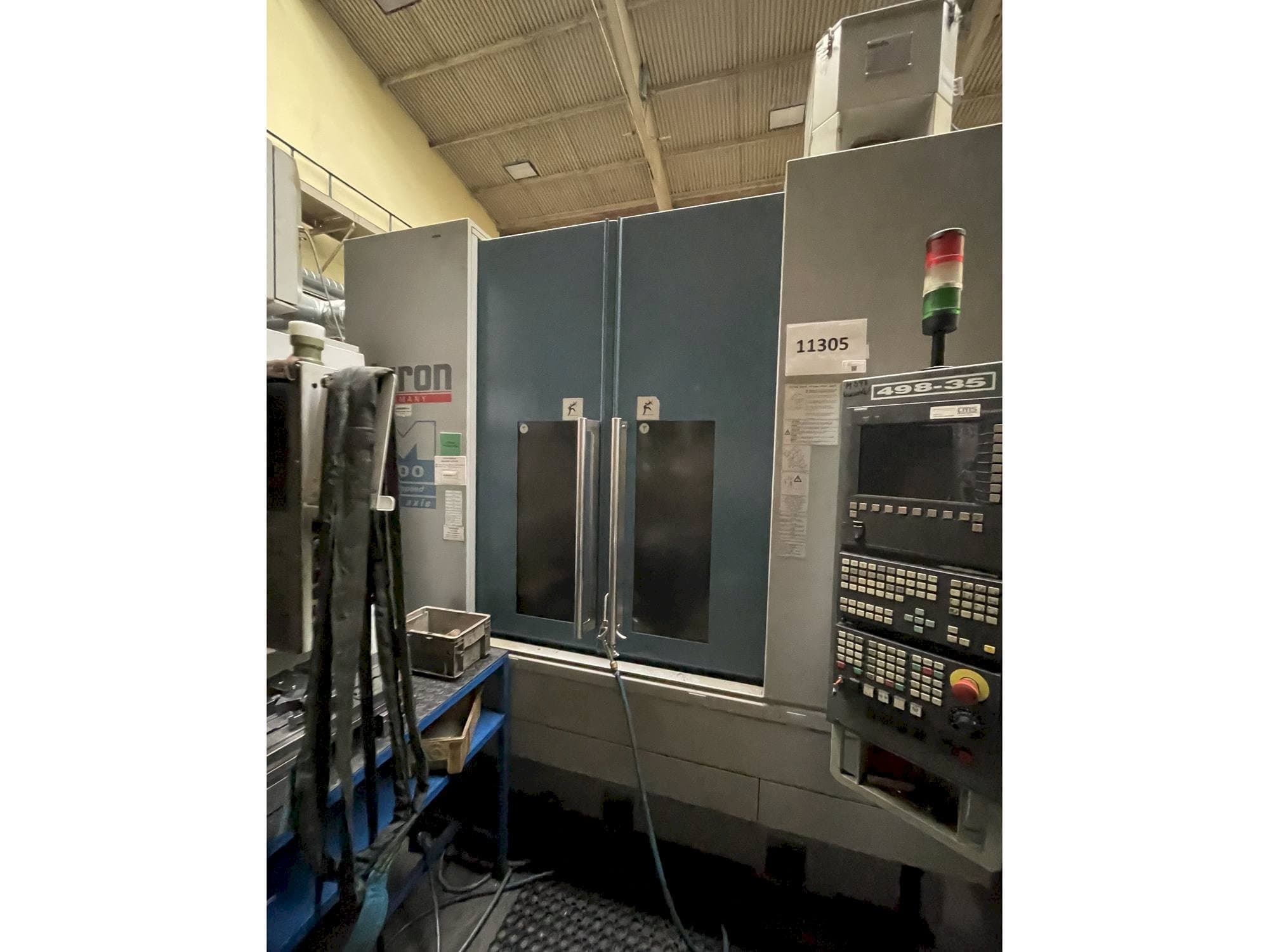 Frontansicht der CHIRON MILL FA 800  Maschine