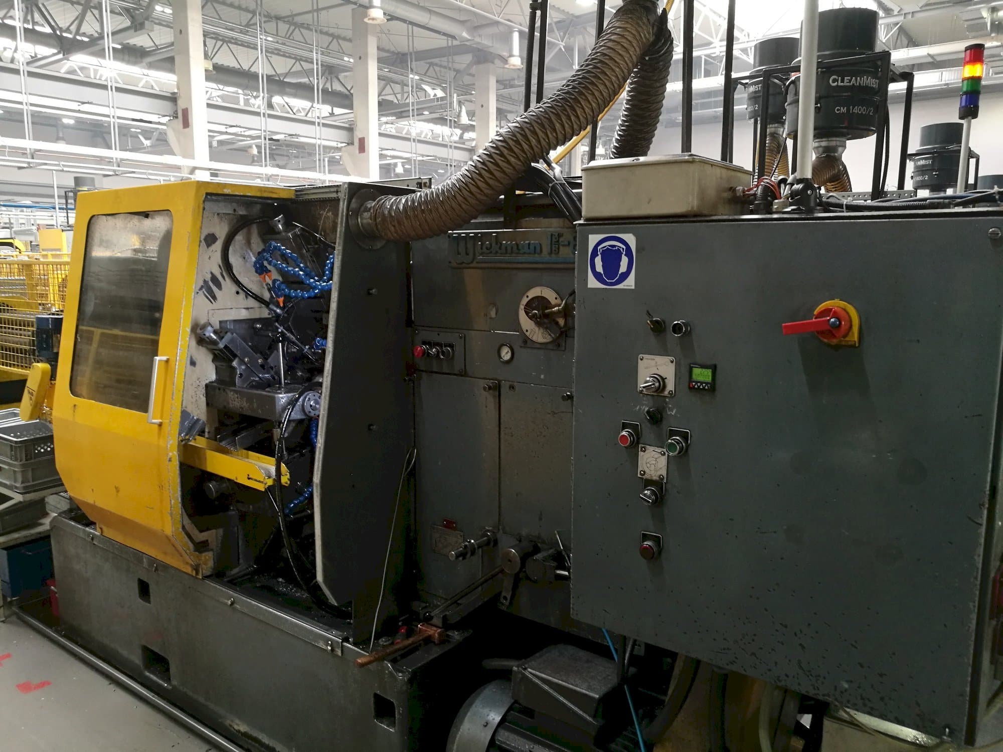 Frontansicht der Wickman 1  3/8"-6  Maschine