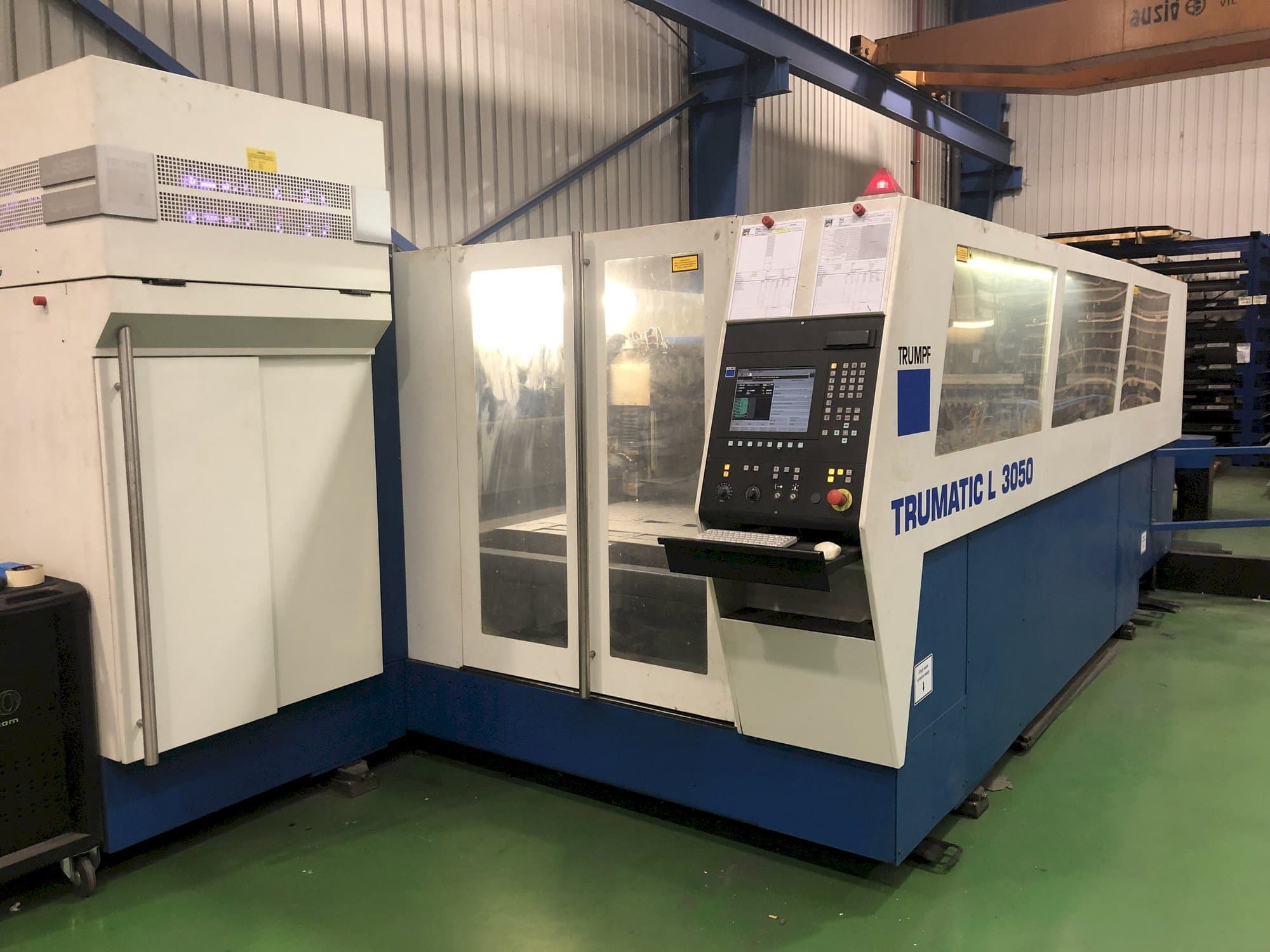 Frontansicht der Trumpf Trumatic L3050  Maschine