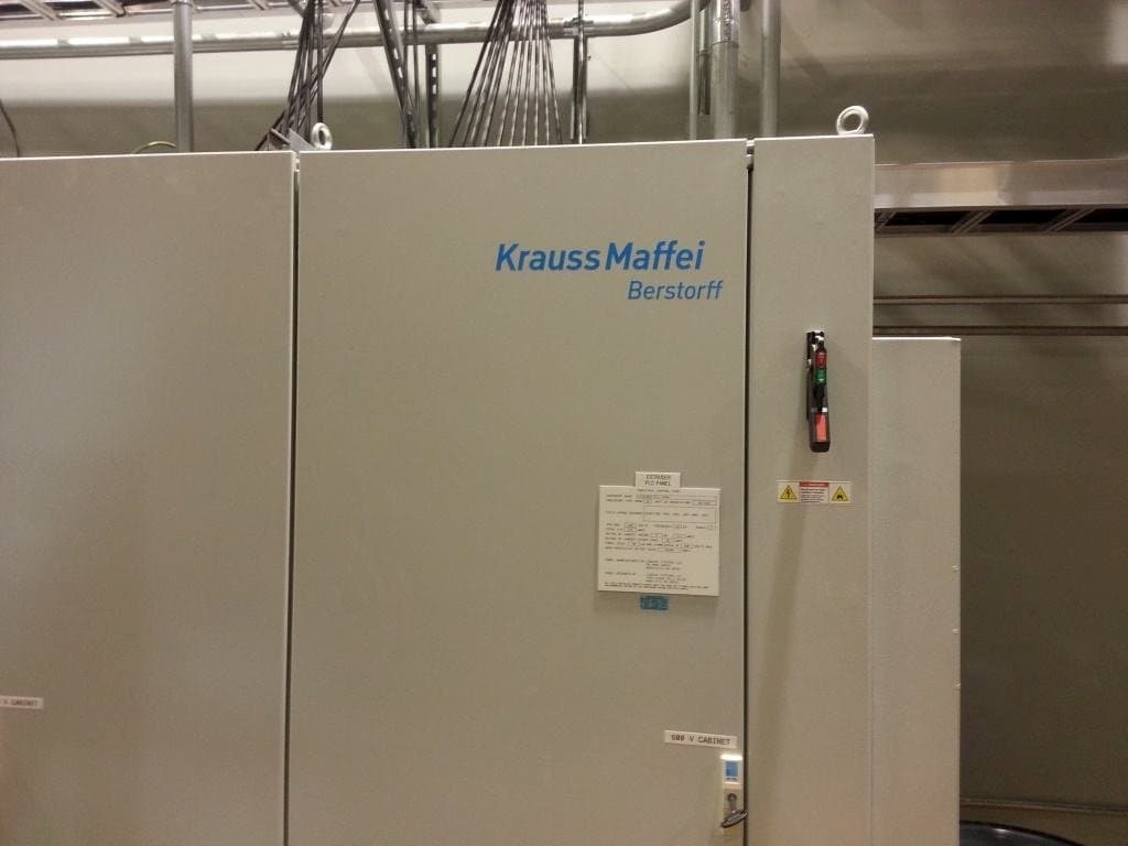 Frontansicht der Krauss Maffei Berstorff Extrusion Line Maschine