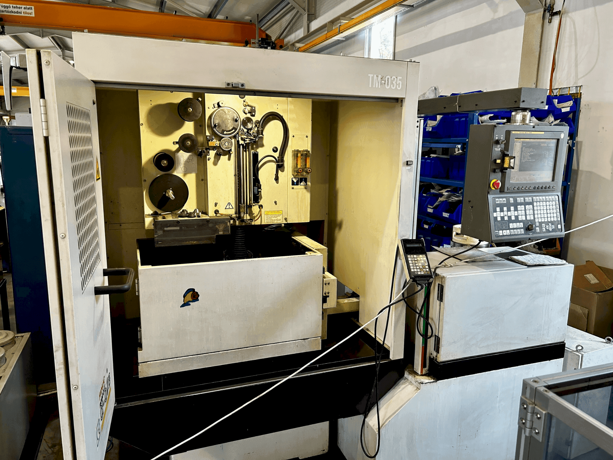 Frontansicht der FANUC Robocut α-0iB  Maschine