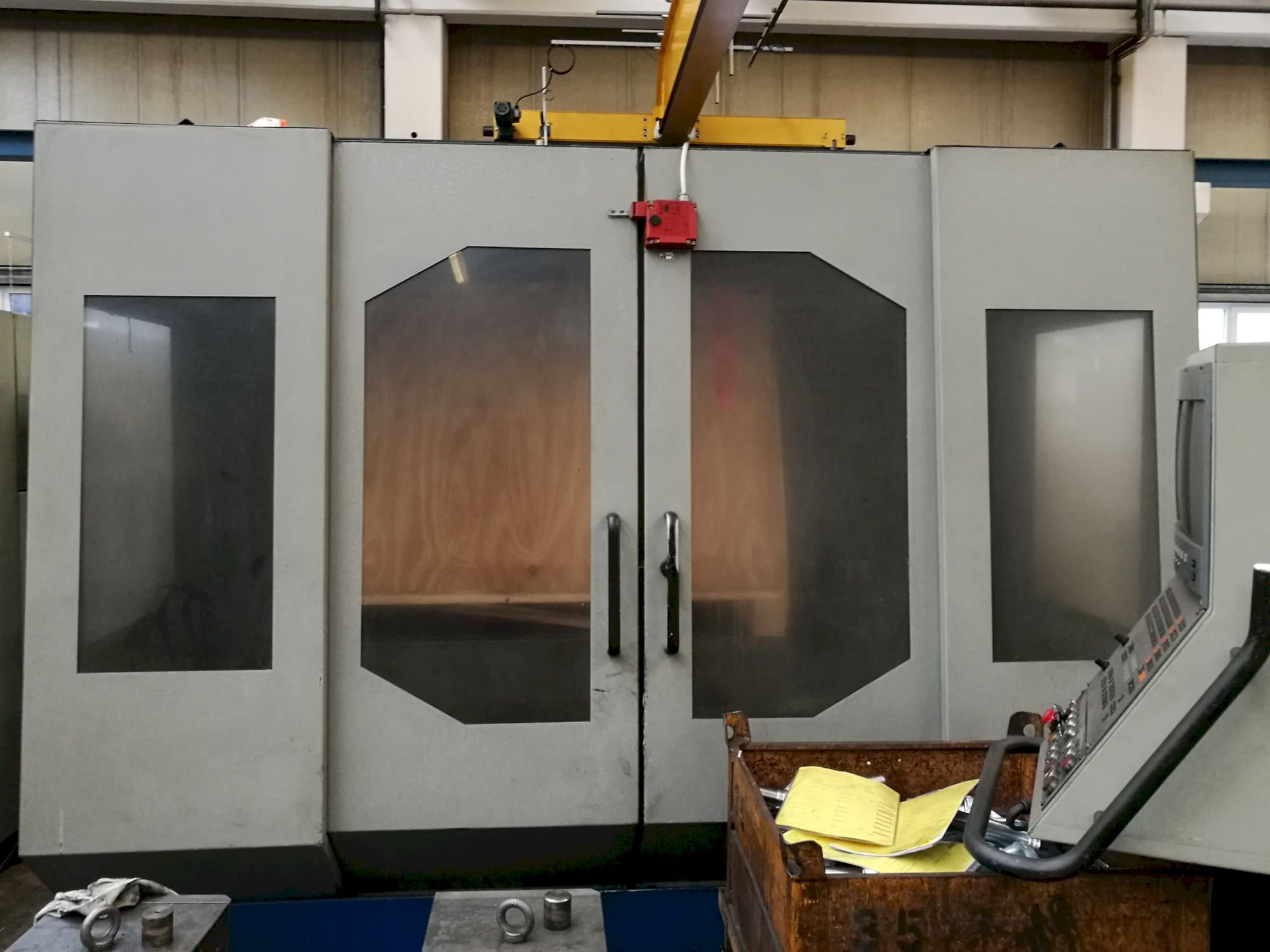 Frontansicht der Strojtos  FGS 50 CNC Maschine