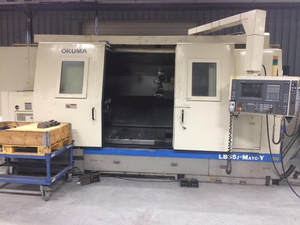 Frontansicht der Okuma LB35 II  Maschine