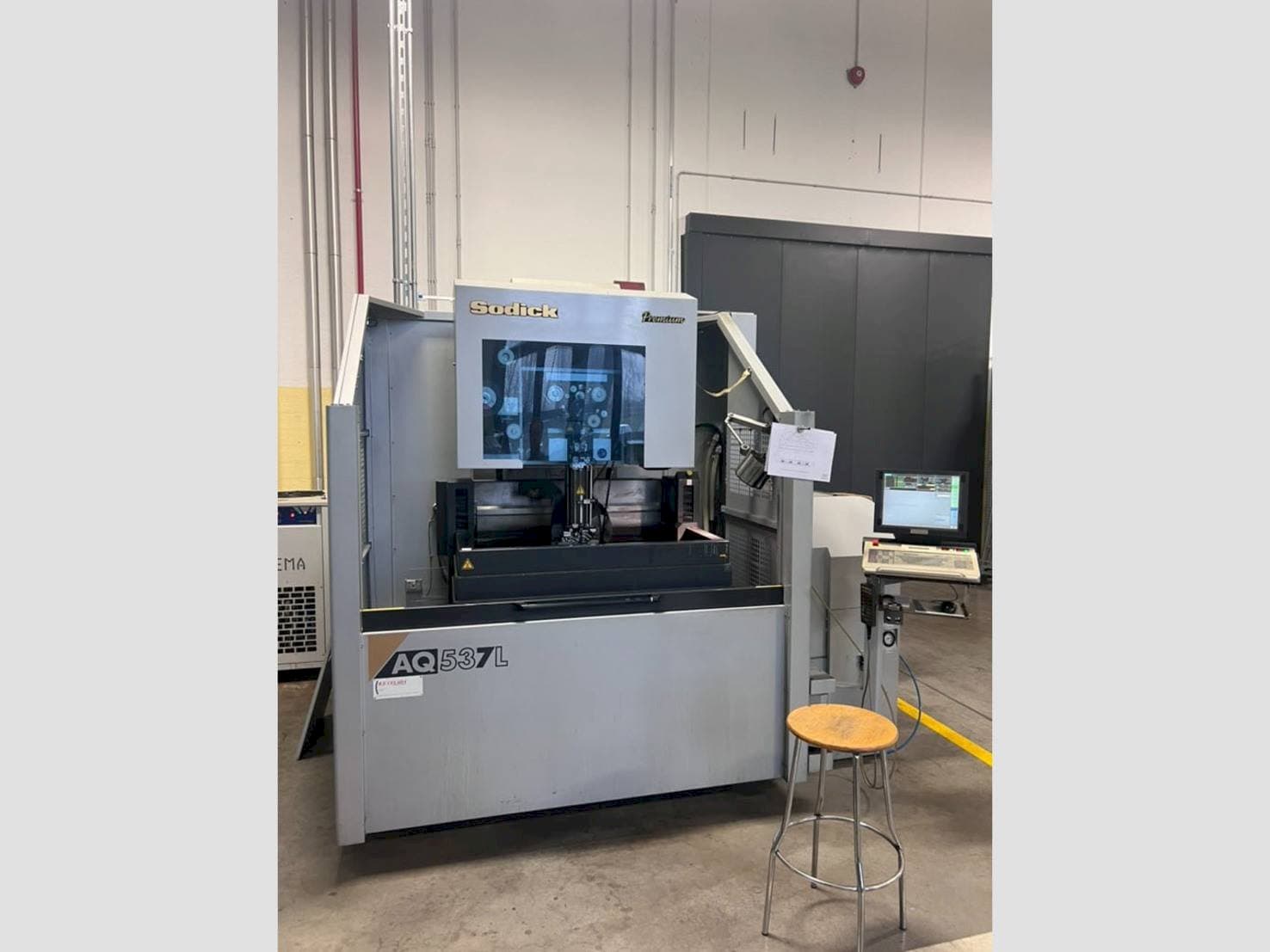 Frontansicht der Sodick AQ537L  Maschine