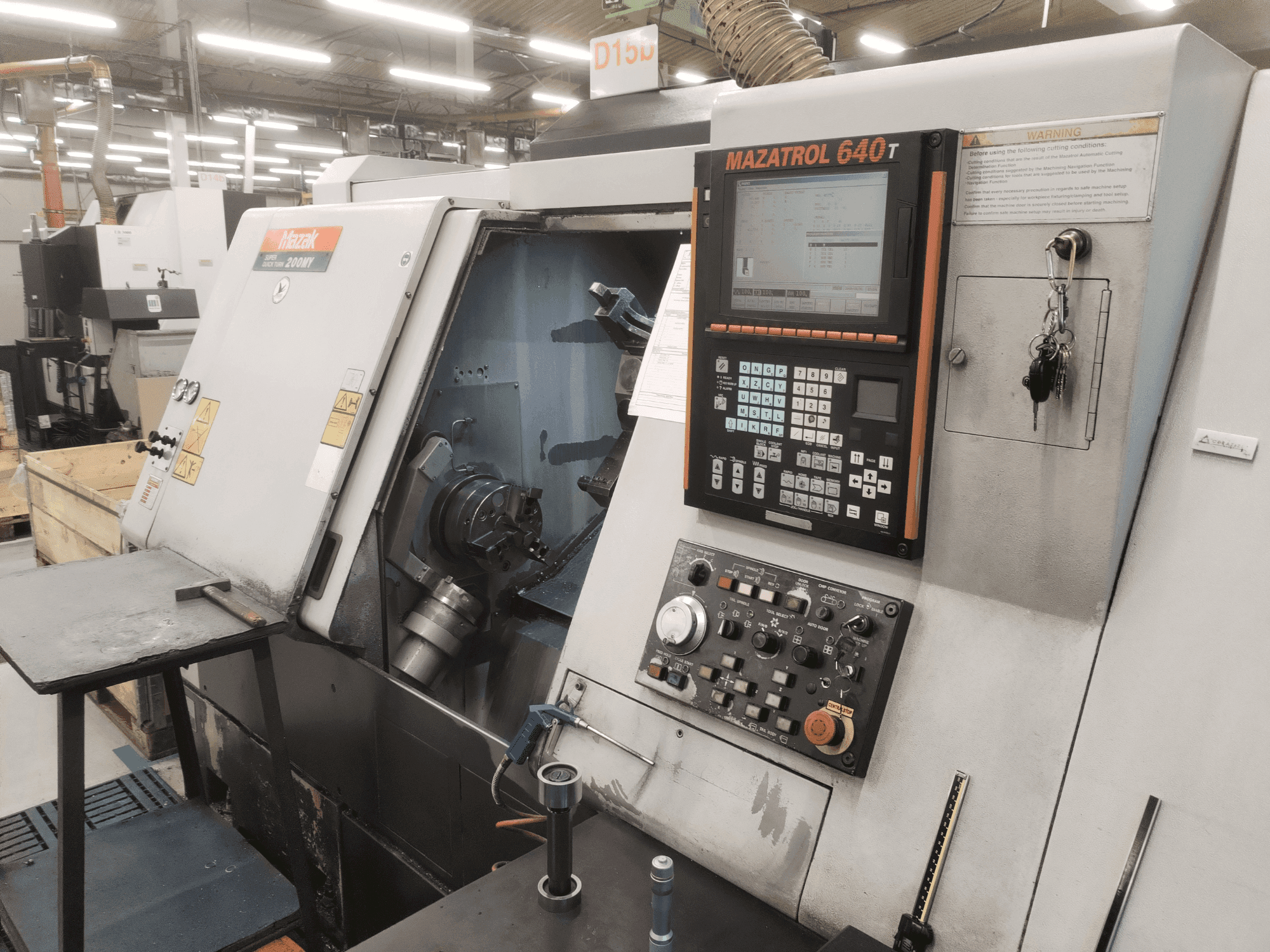 Frontansicht der Mazak SQT-200MY  Maschine