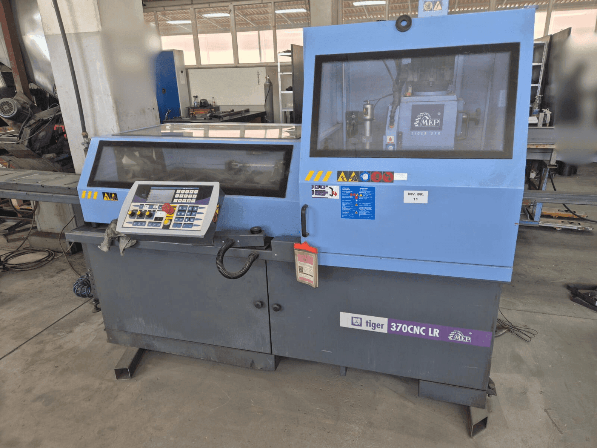 Frontansicht der MEP Tiger 370 CNC  Maschine