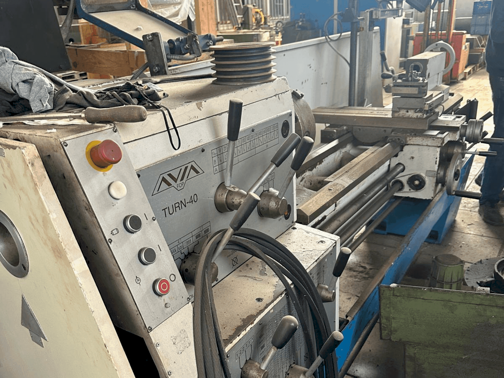 Frontansicht der Avia									 TURN-40  Maschine