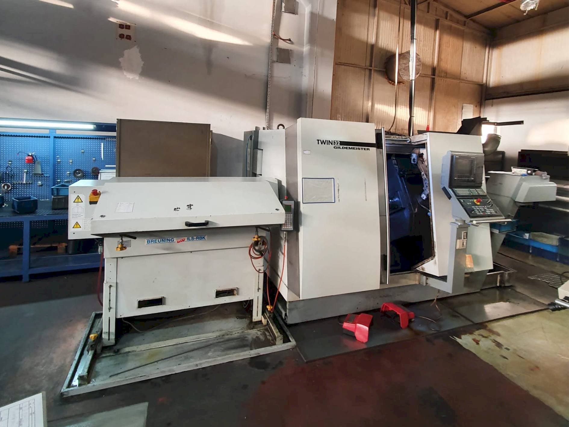 Frontansicht der Gildemeister TWIN 32  Maschine