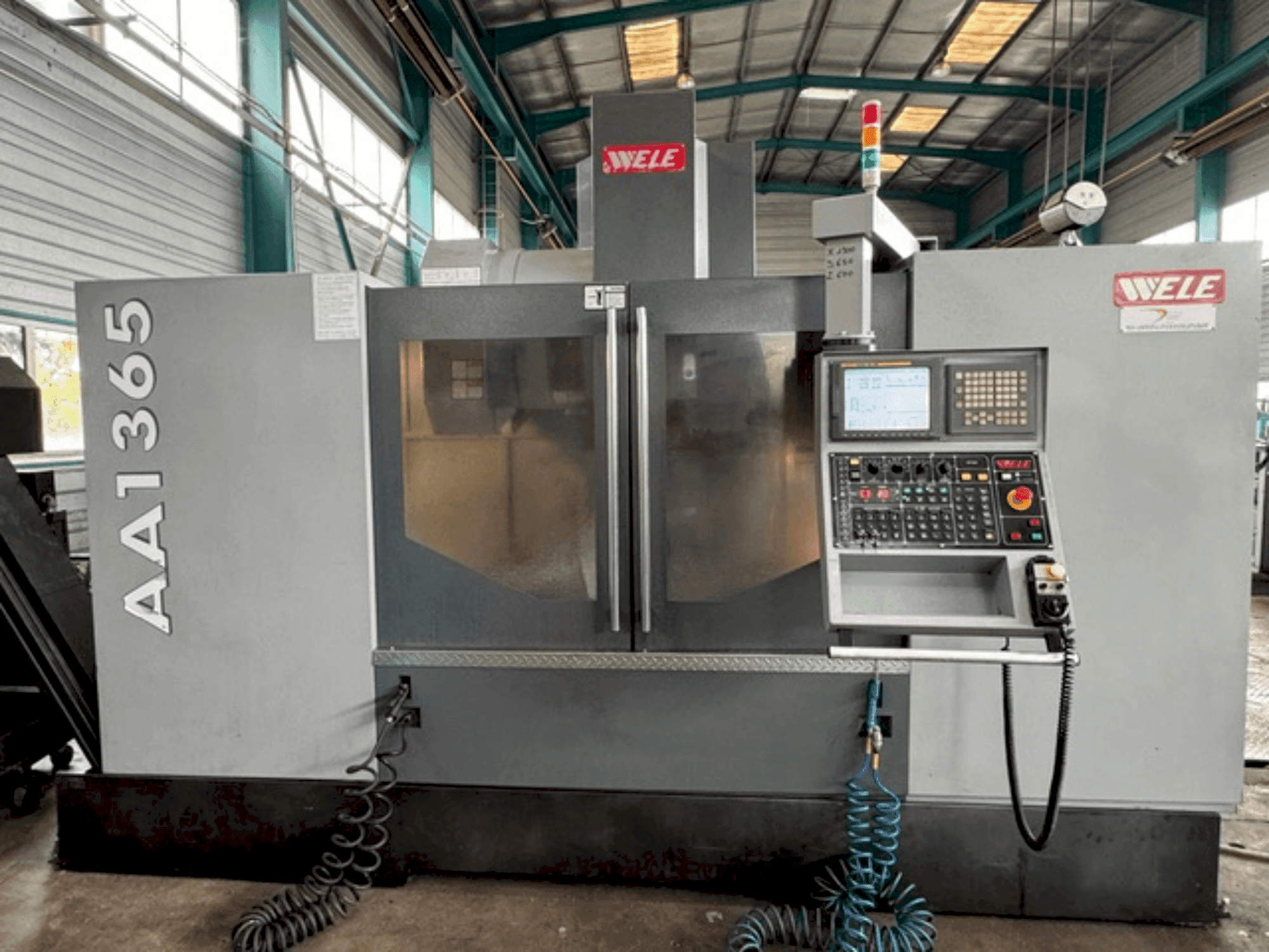 Frontansicht der Wele AA1365  Maschine