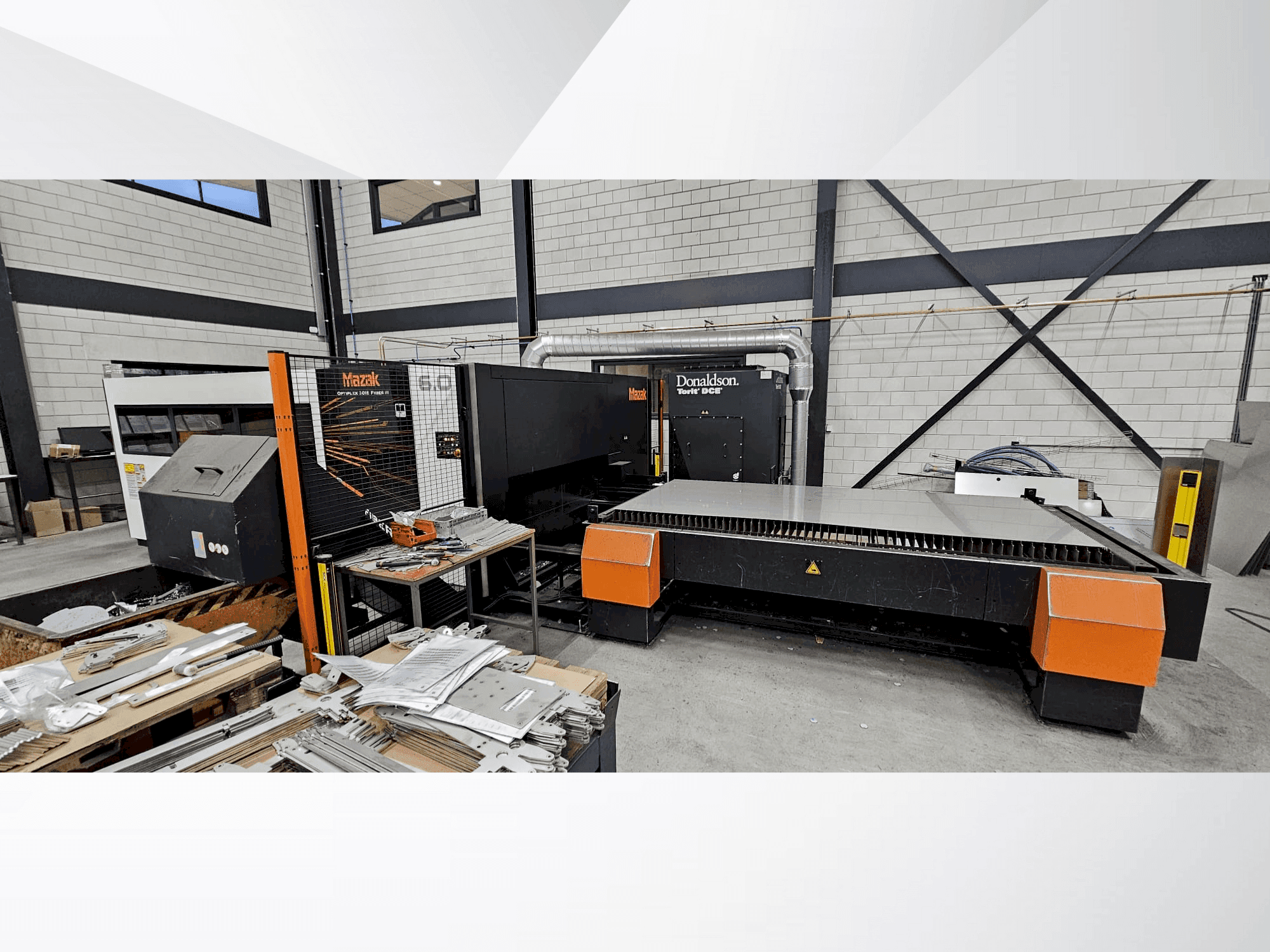 Frontansicht der Mazak Optiplex 3015 Fiber III 6,0kW  Maschine