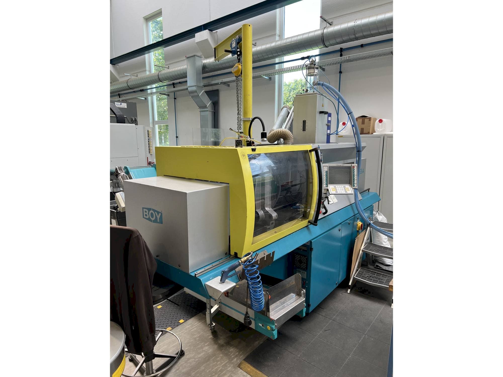 Linke Ansicht der BOY 55A Maschine