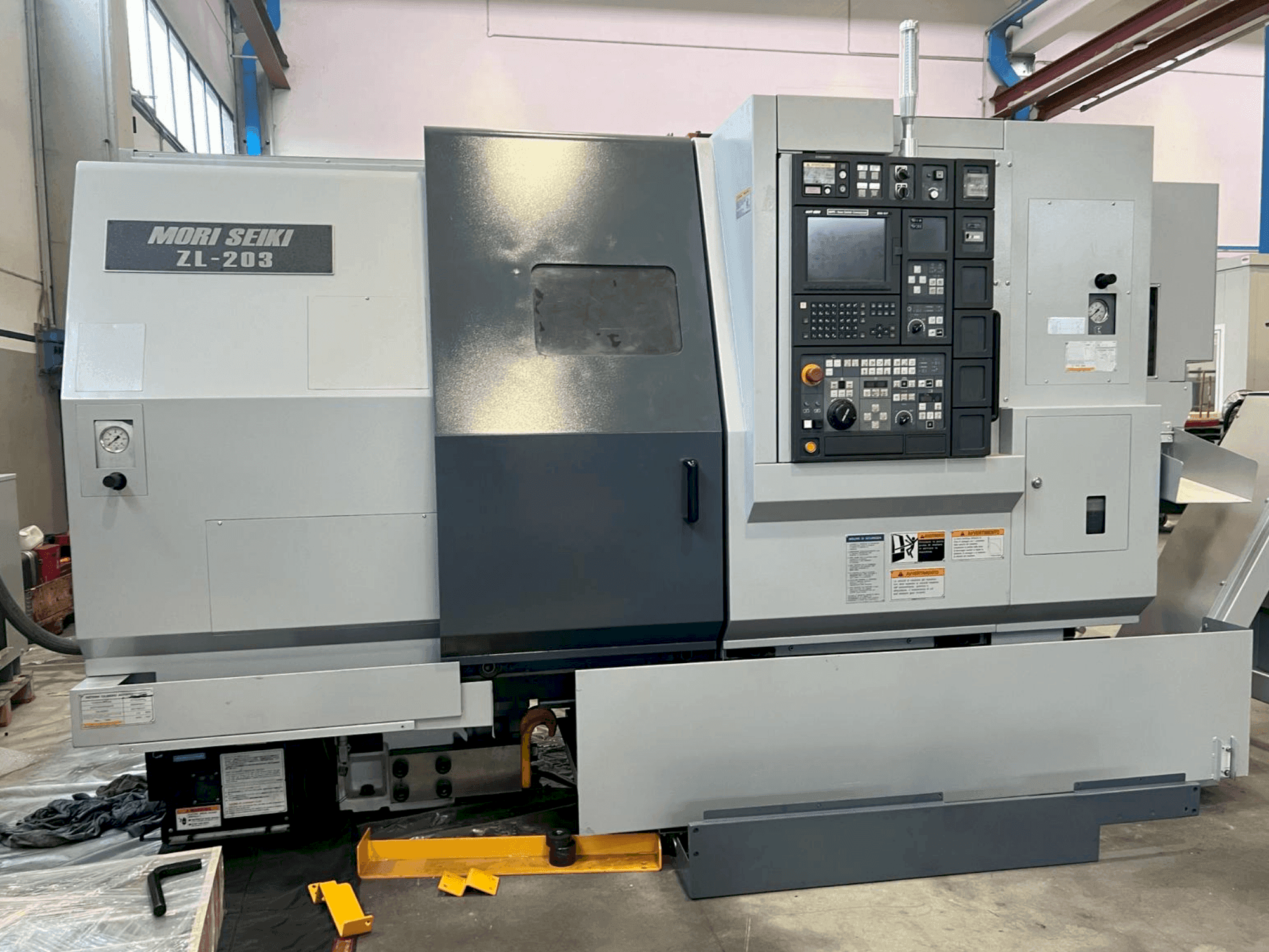 Frontansicht der MORI SEIKI ZL-203SMC  Maschine