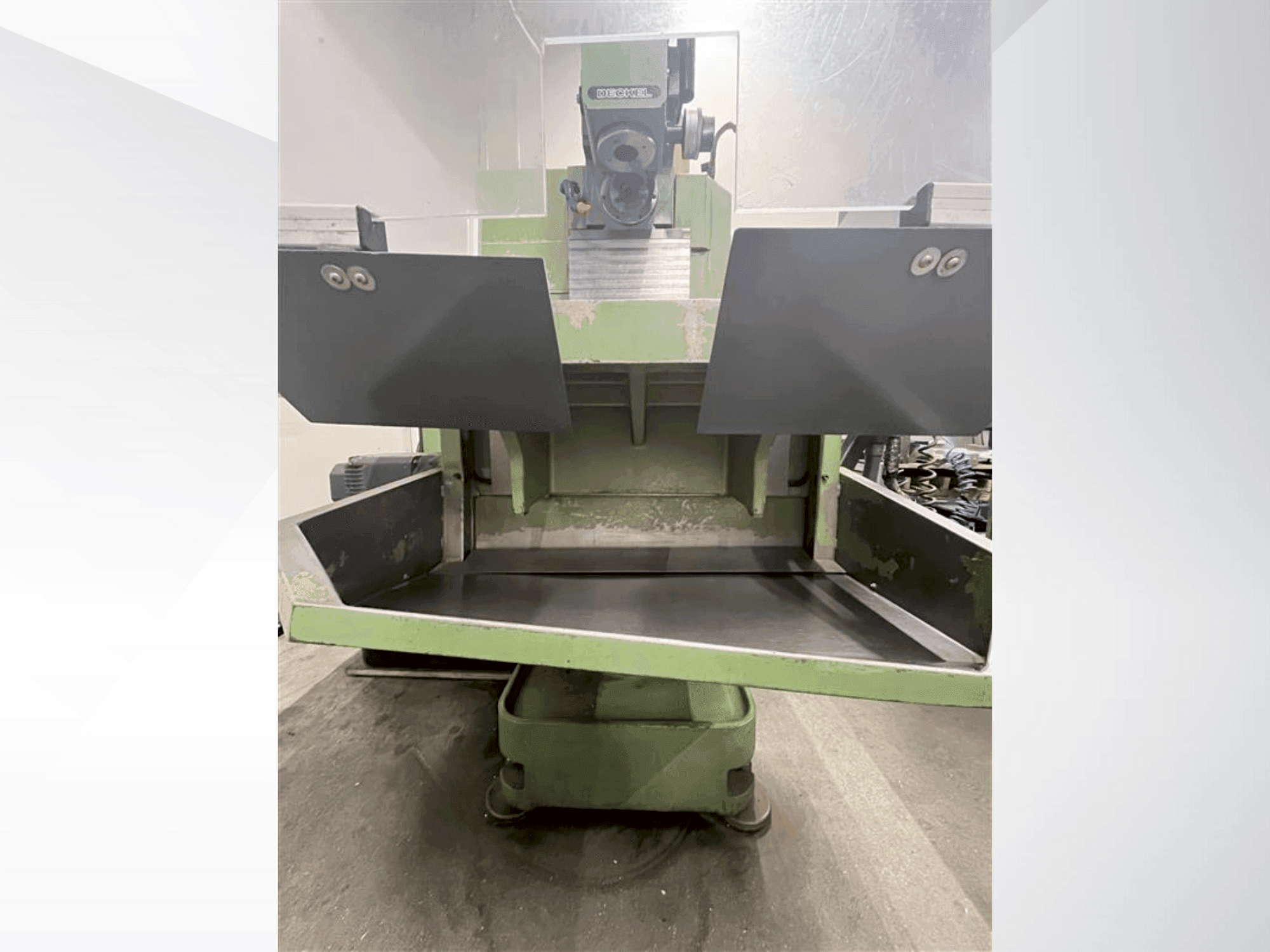 Frontansicht der DECKEL FP2A  Maschine