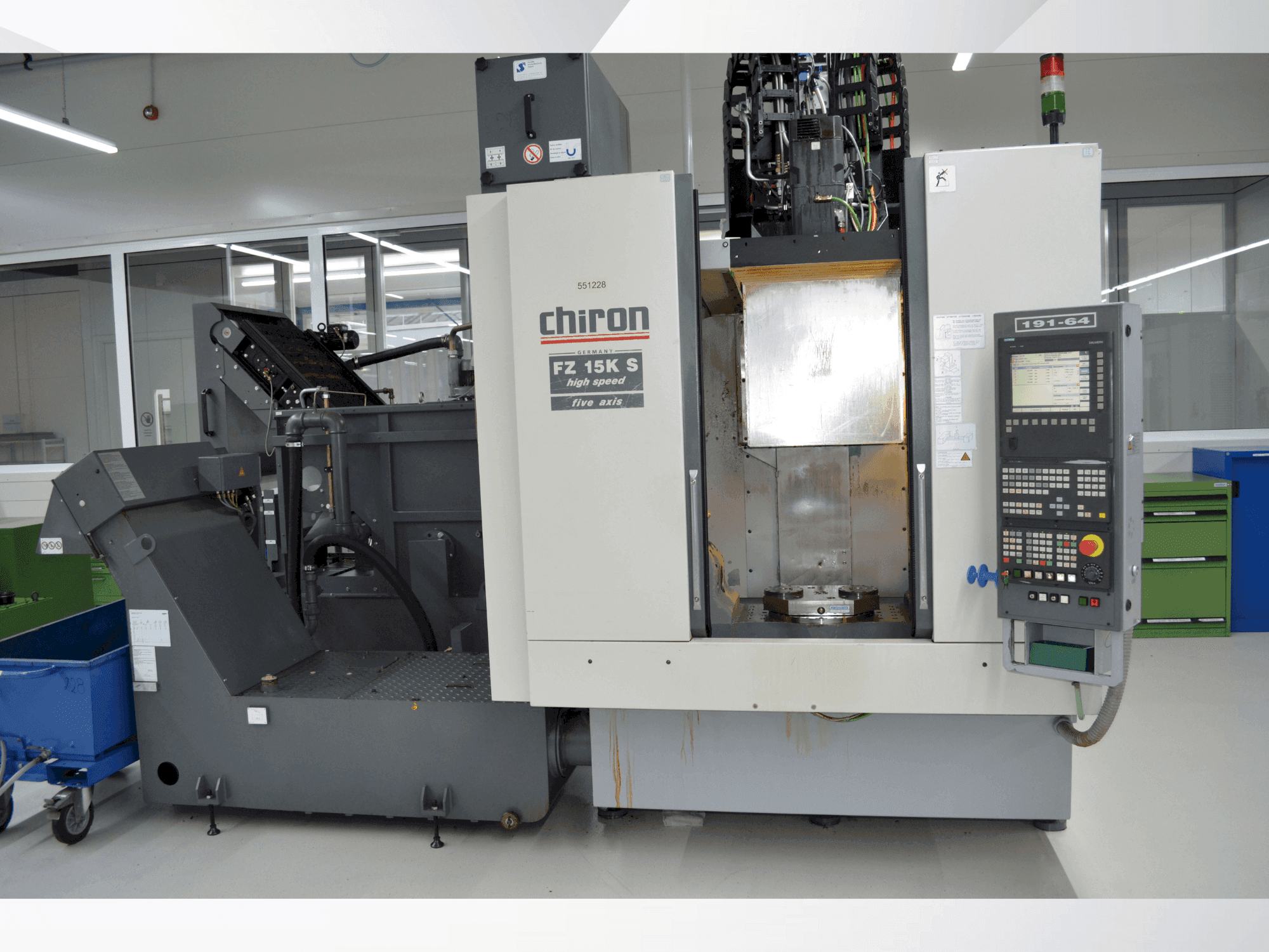 Frontansicht der CHIRON FZ 15KS five axis high speed  Maschine