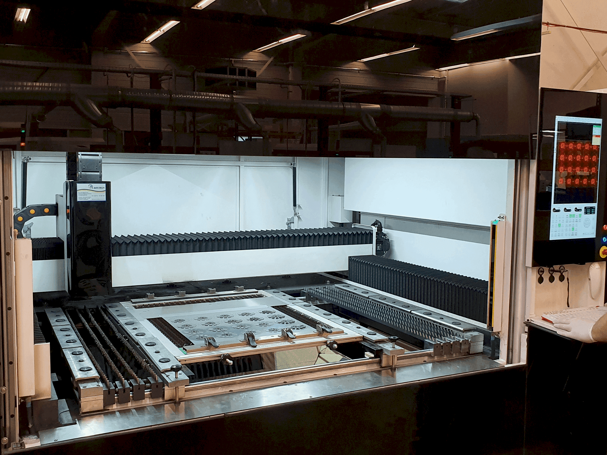 Frontansicht der Bodor i5 (2021)  Maschine