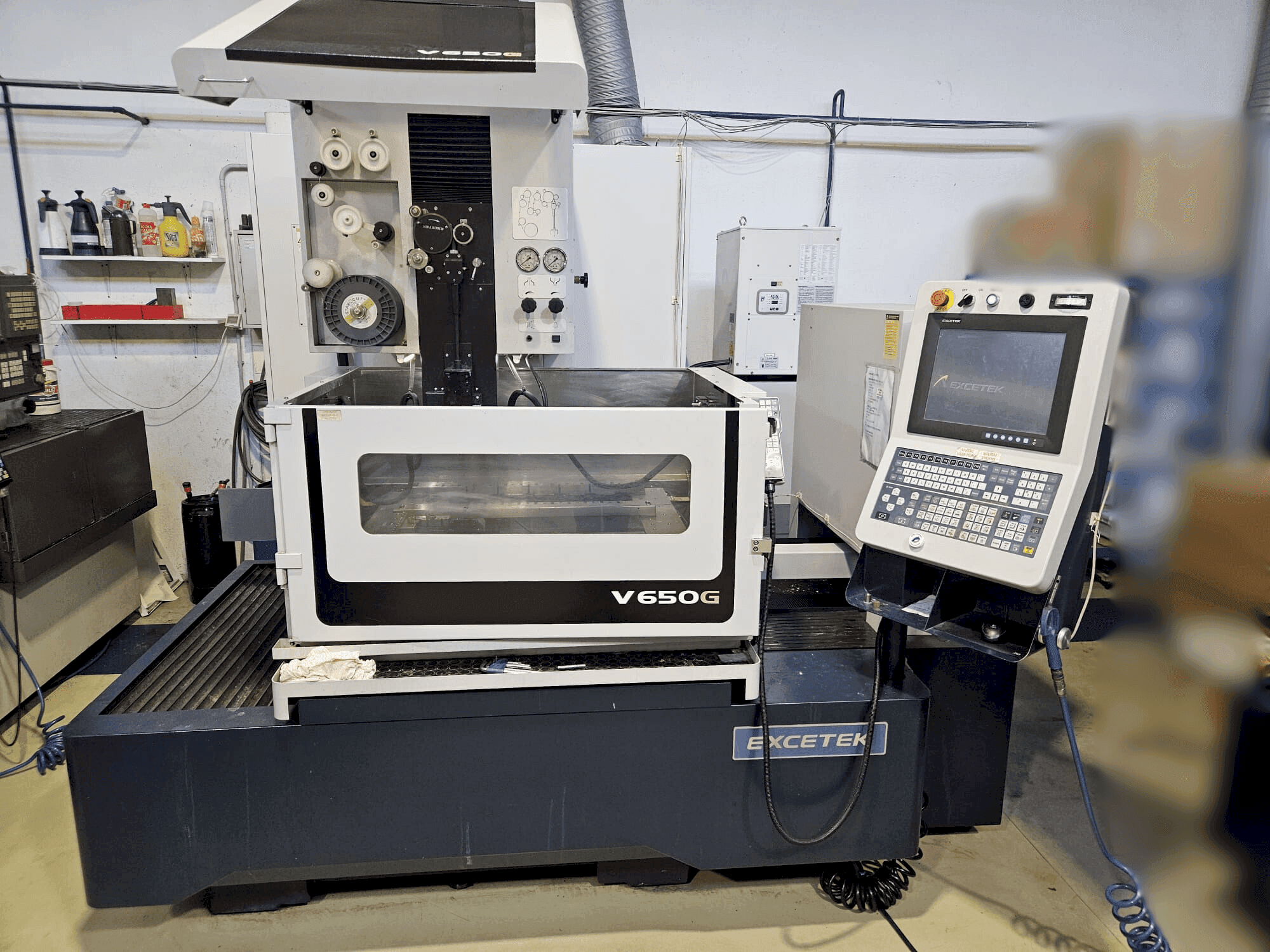 Frontansicht der EXCETEK V650G  Maschine