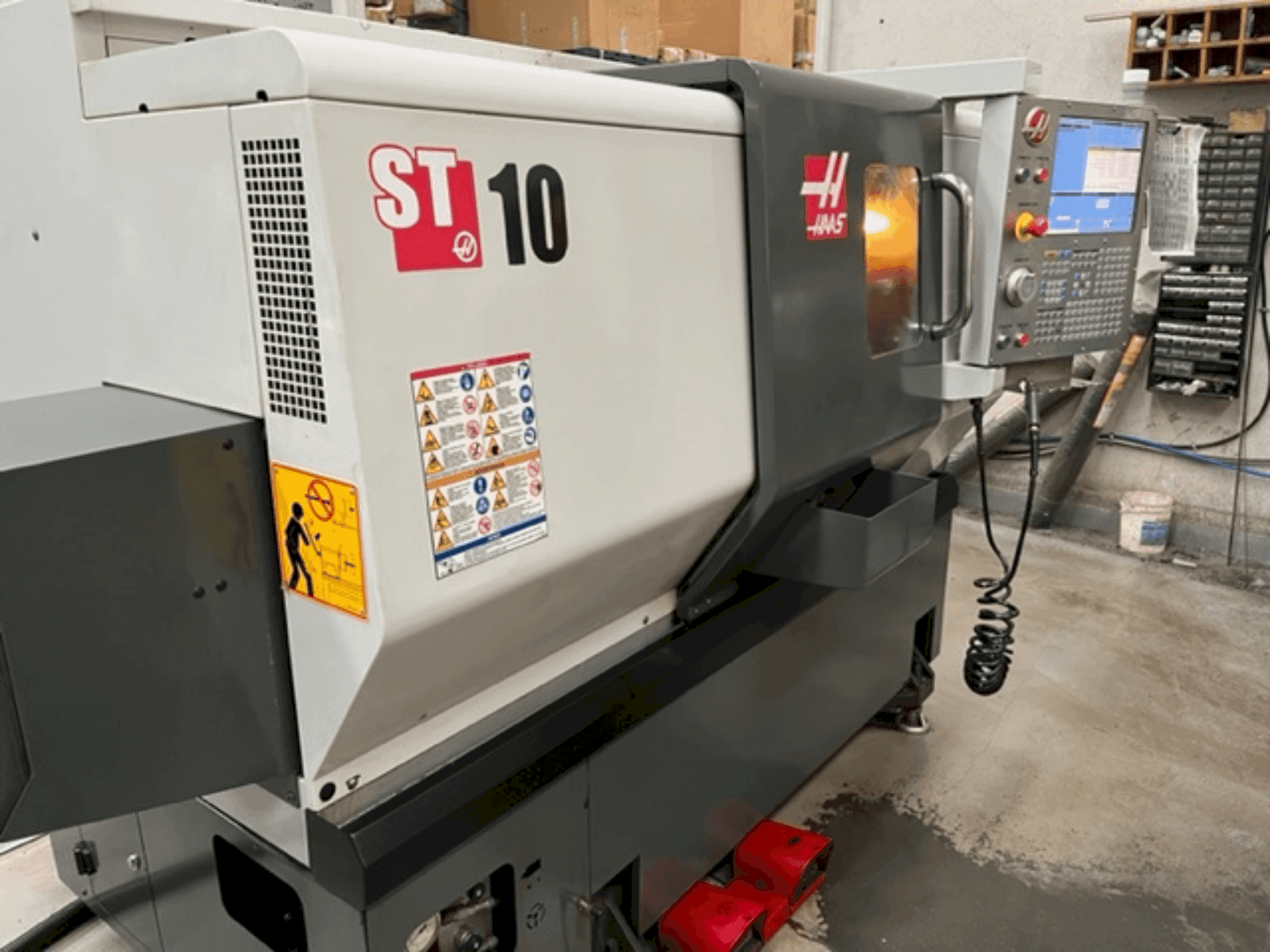 Frontansicht der HAAS ST 10  Maschine