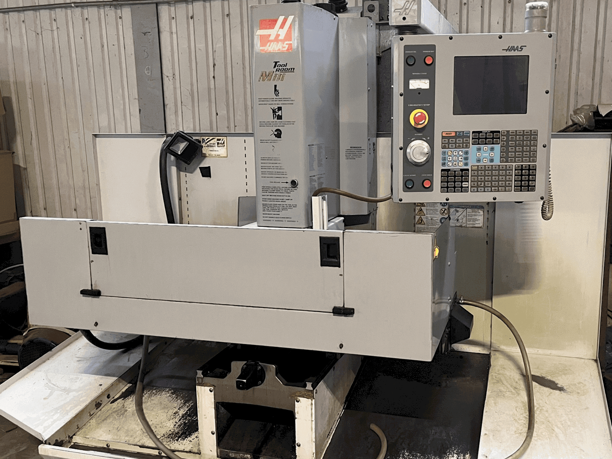 Frontansicht der HAAS TM-2HE  Maschine