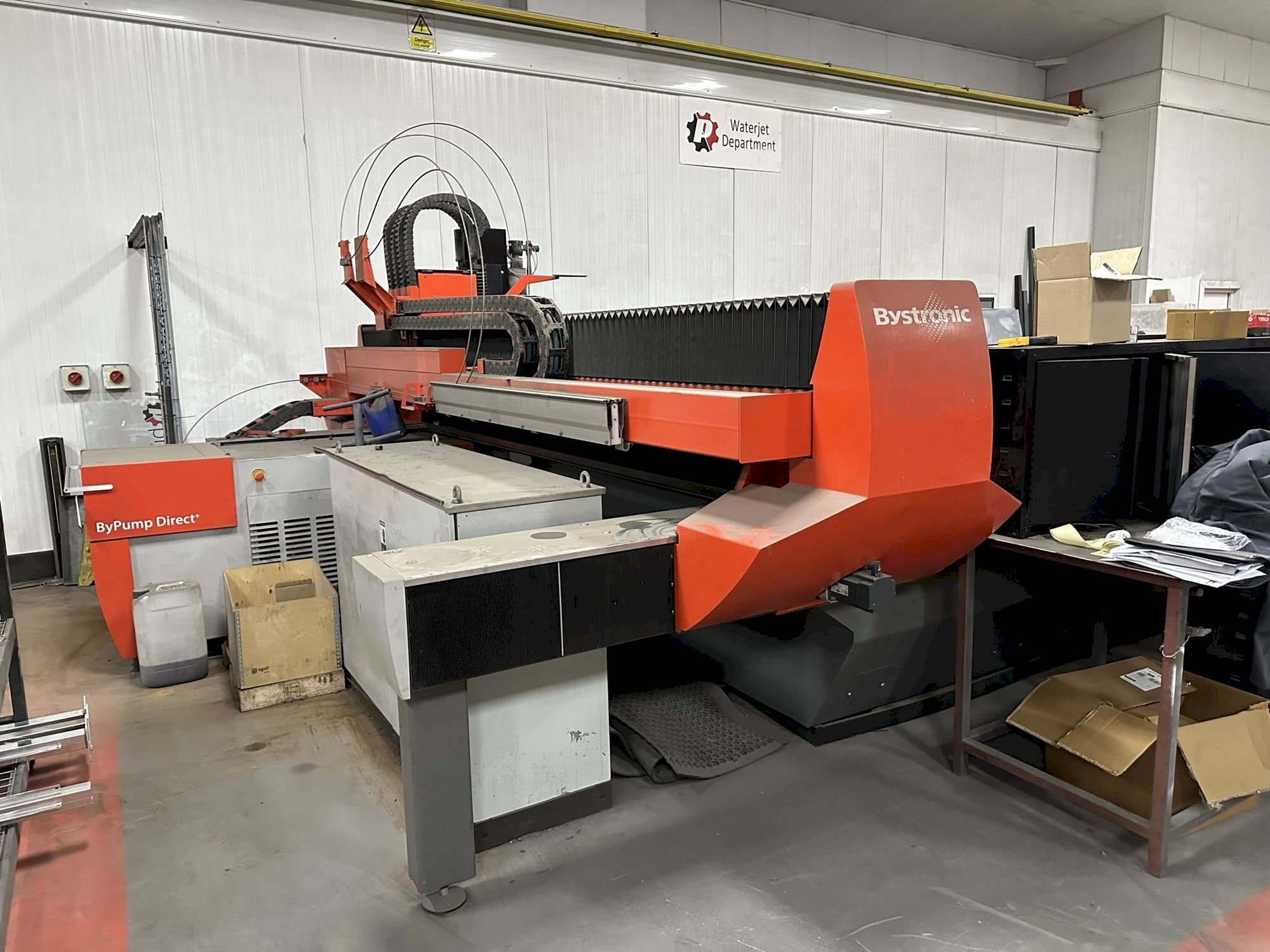 Frontansicht der Bystronic Byjet Flex 6030 Waterjet  Maschine