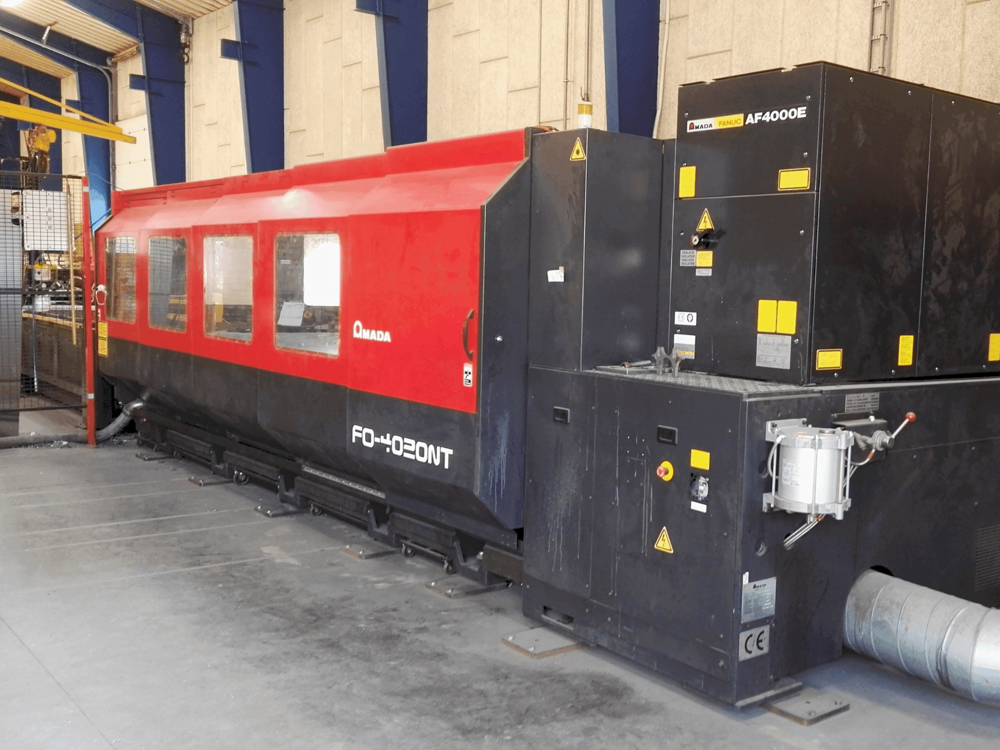 Frontansicht der AMADA FO-4020NT (2005)  Maschine