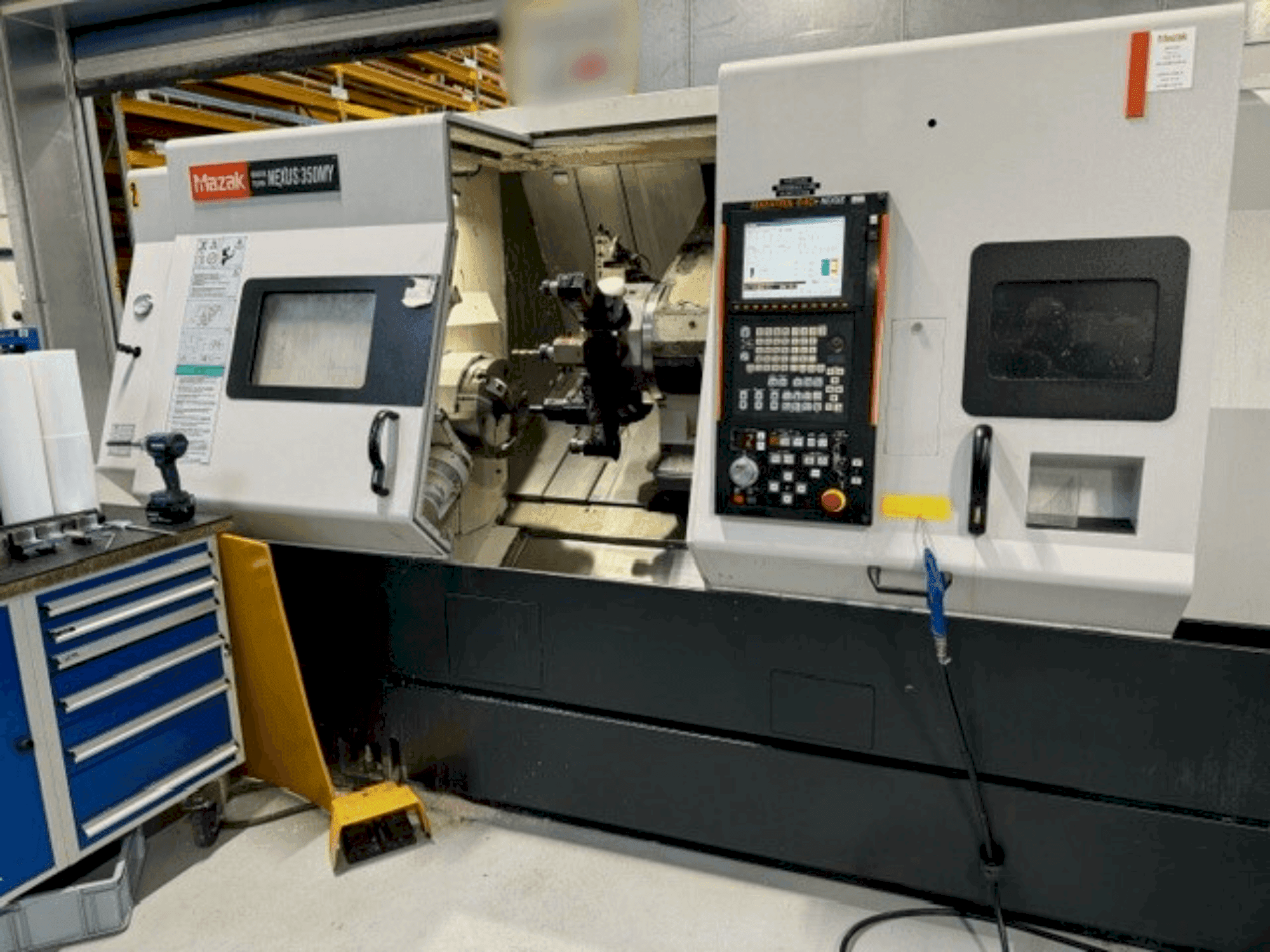Frontansicht der Mazak QTN-350MY  Maschine