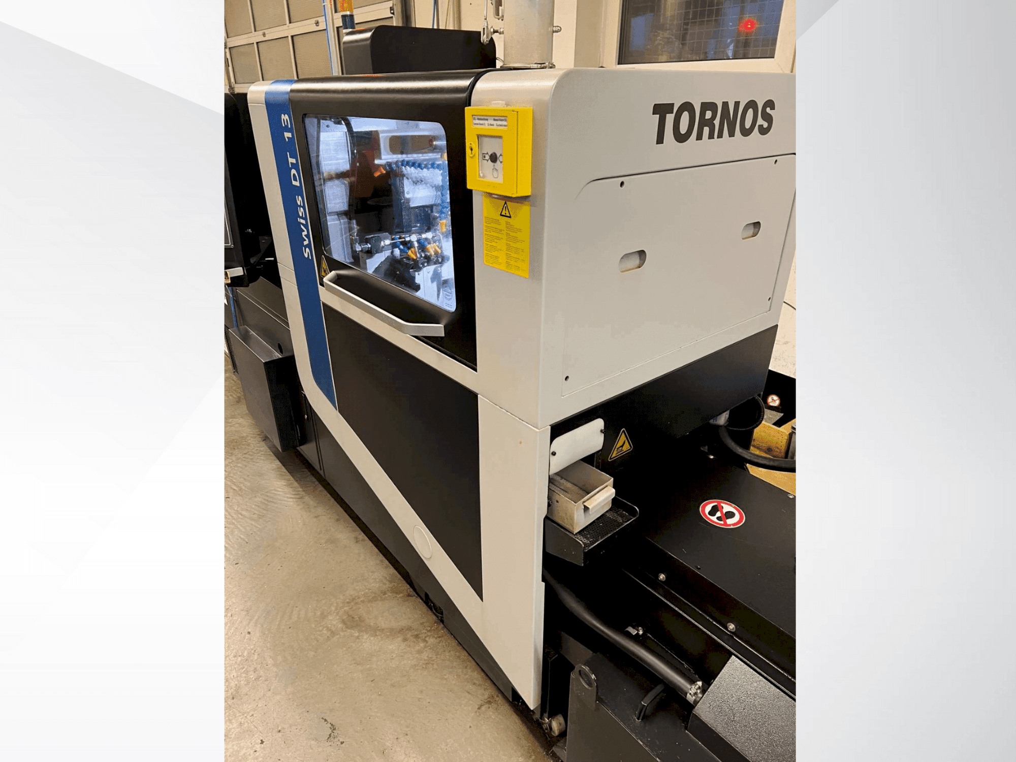 Frontansicht der Tornos Swiss DT 13  Maschine