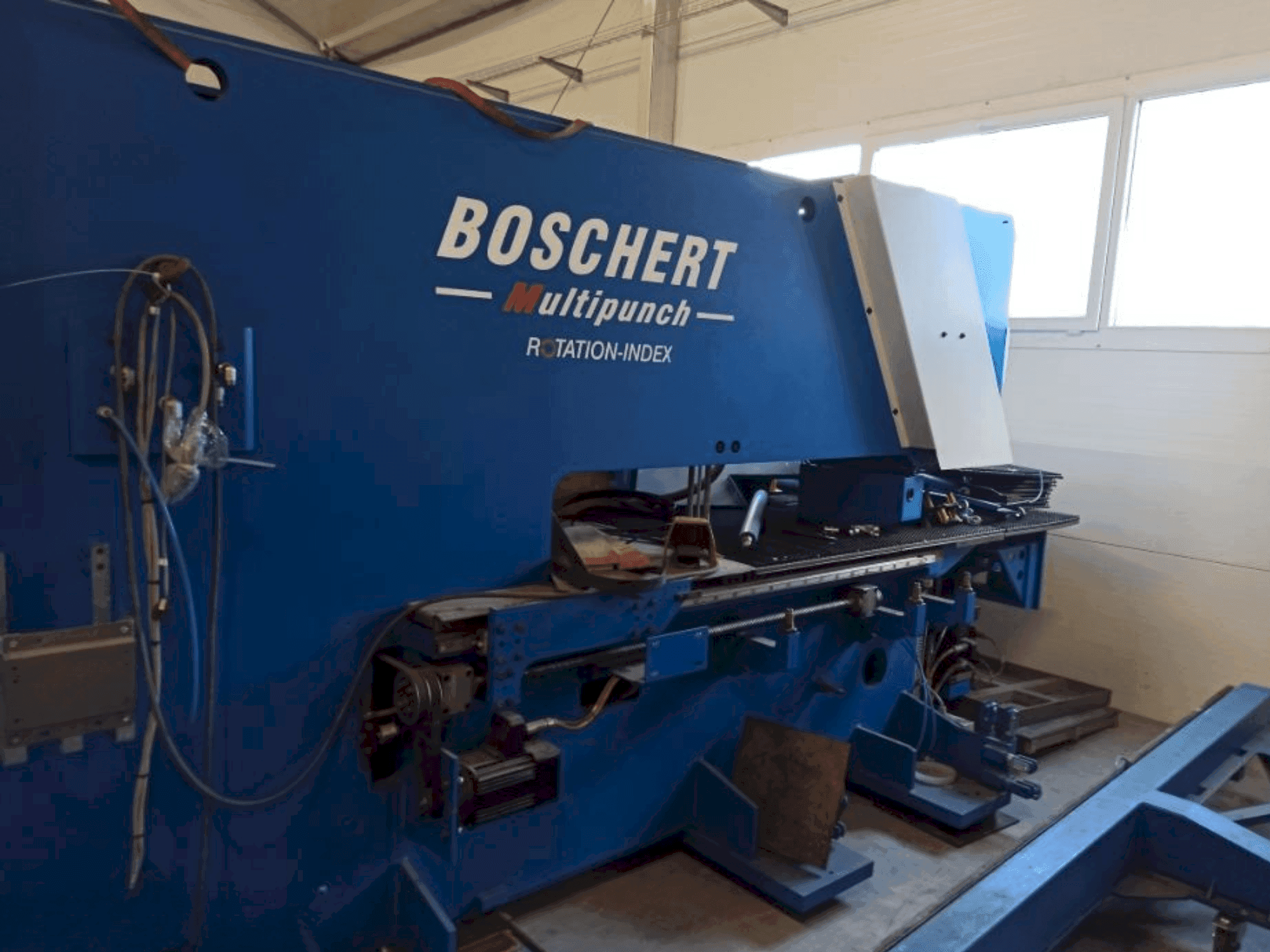 Frontansicht der BOSCHERT MULTIPUNCH 1250  Maschine