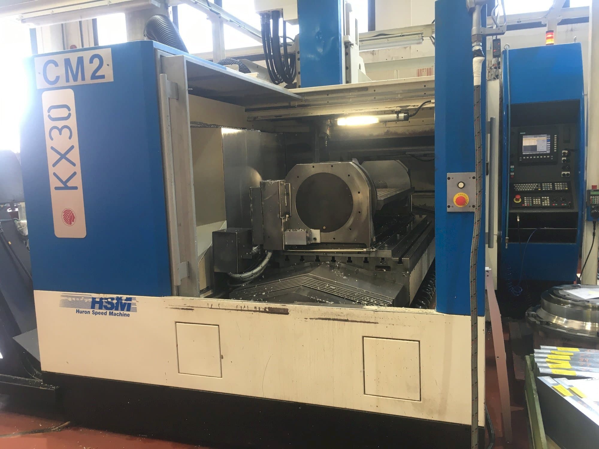 Frontansicht der Huron KX30  Maschine