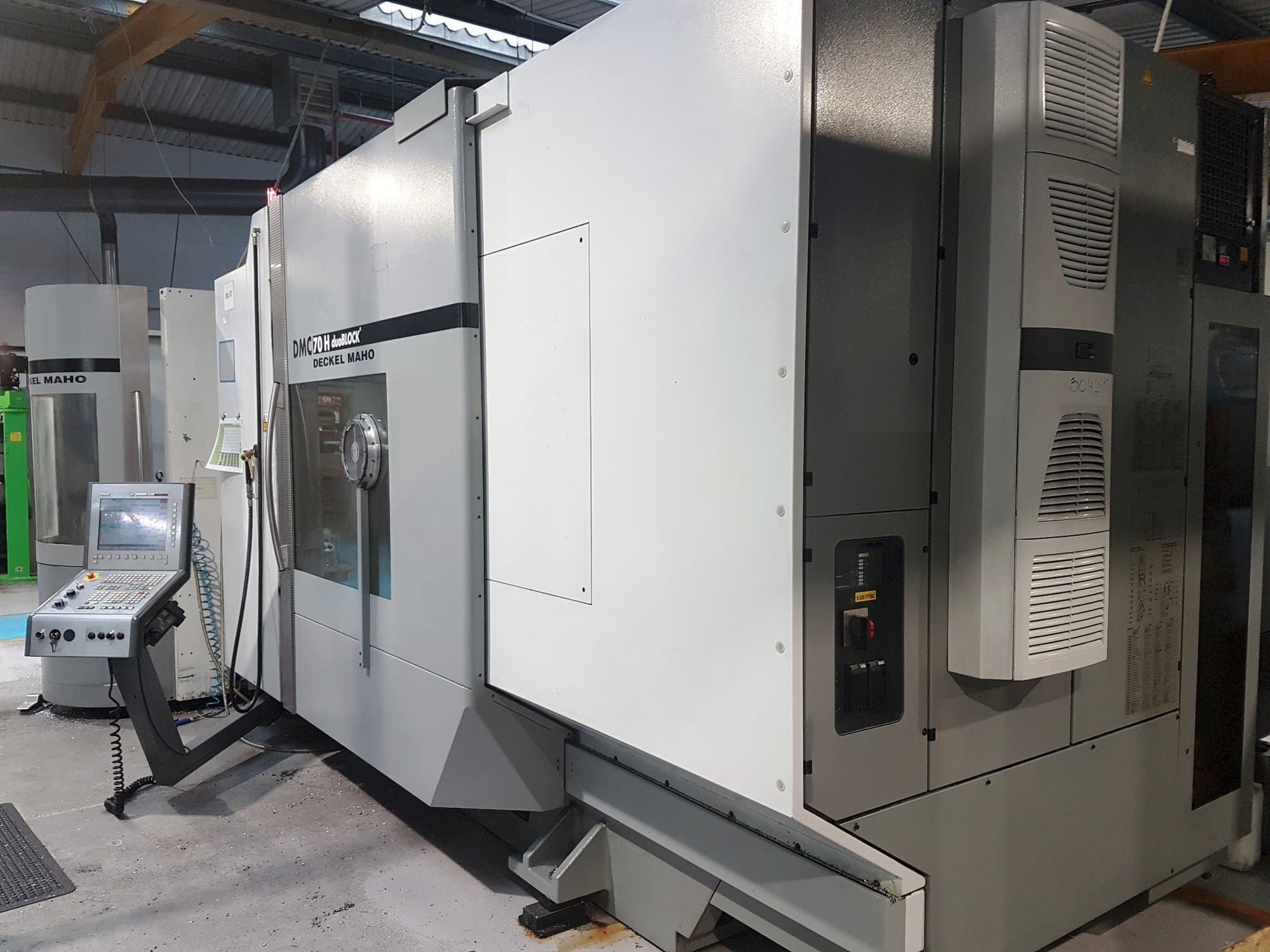 Frontansicht der DECKEL MAHO DMC 70 H duoBlock  Maschine